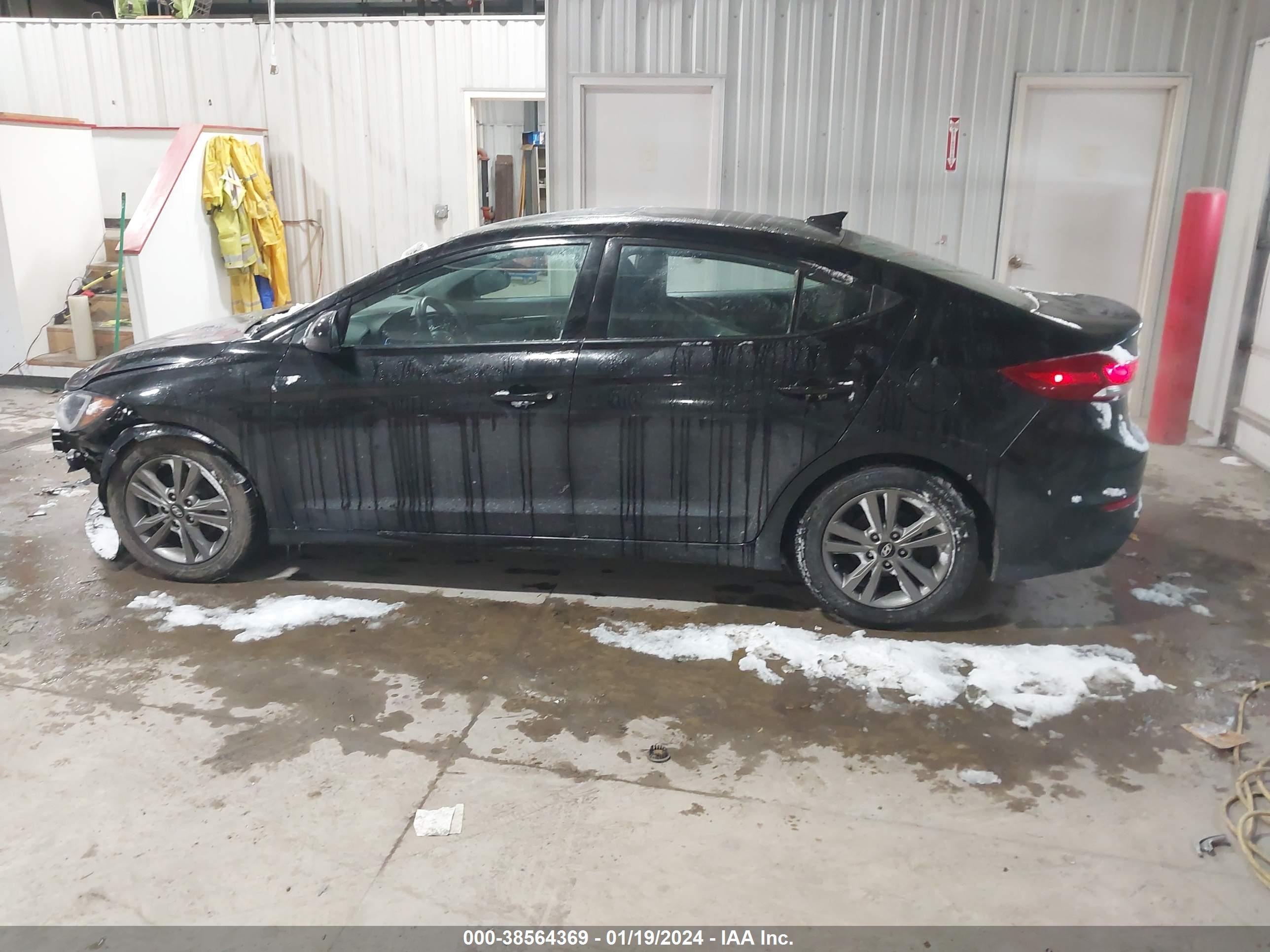 Photo 14 VIN: 5NPD84LF9JH270981 - HYUNDAI ELANTRA 