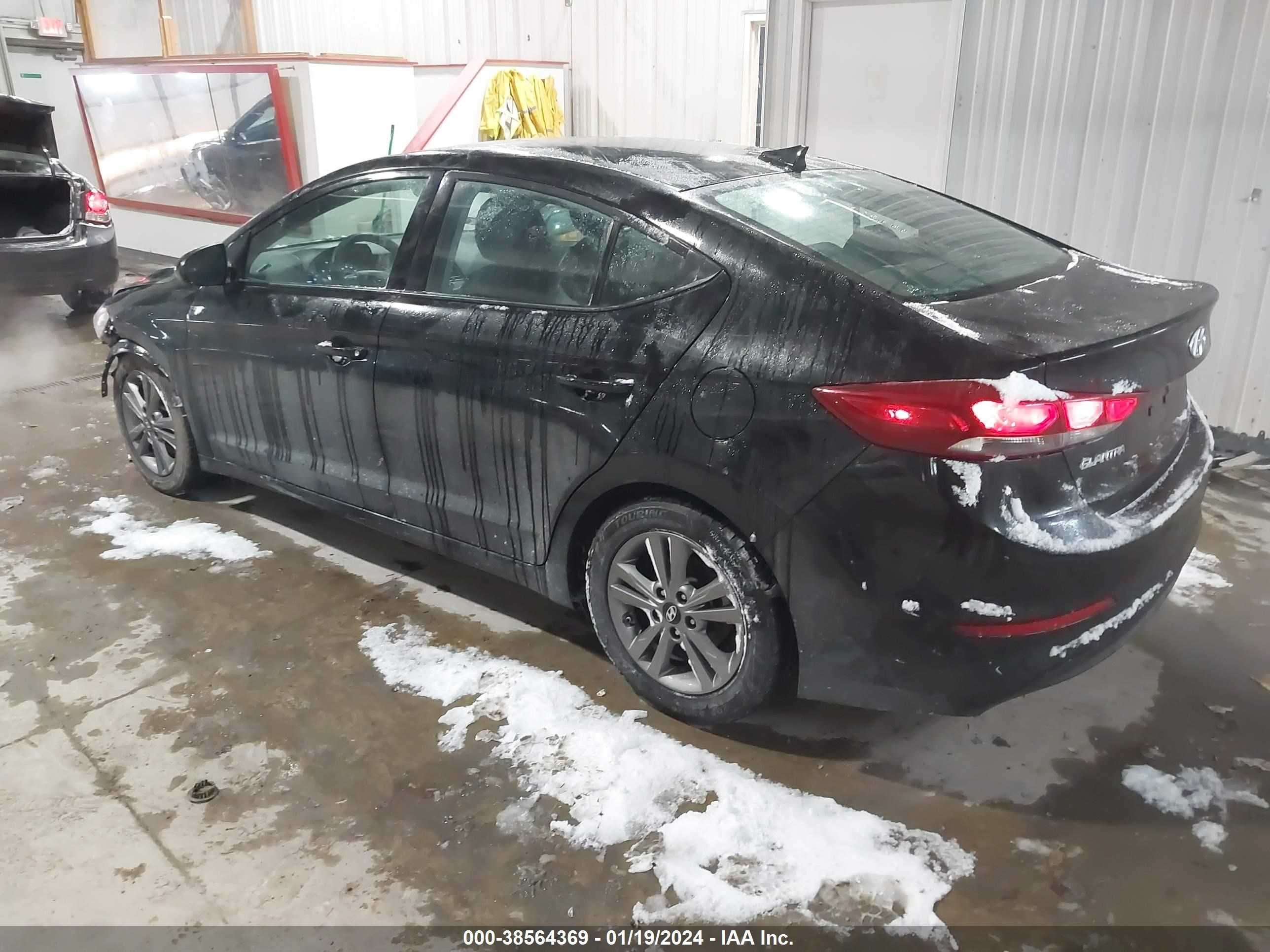 Photo 2 VIN: 5NPD84LF9JH270981 - HYUNDAI ELANTRA 