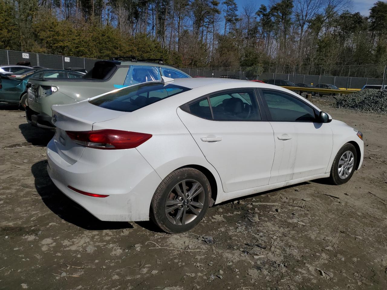 Photo 2 VIN: 5NPD84LF9JH318530 - HYUNDAI ELANTRA 