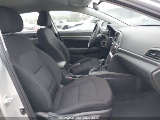 Photo 4 VIN: 5NPD84LF9KH447773 - HYUNDAI ELANTRA 