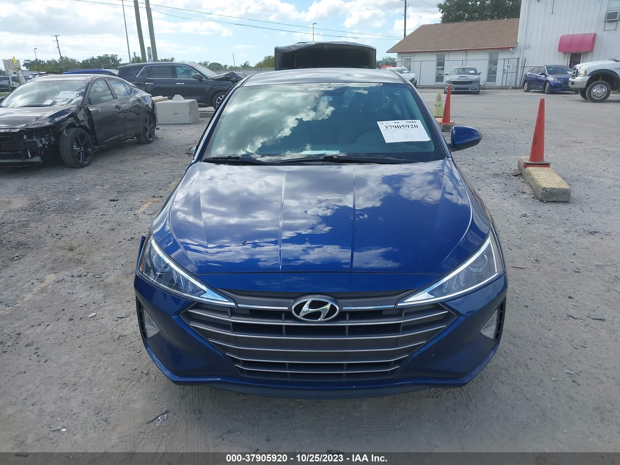 Photo 11 VIN: 5NPD84LF9KH451273 - HYUNDAI ELANTRA 