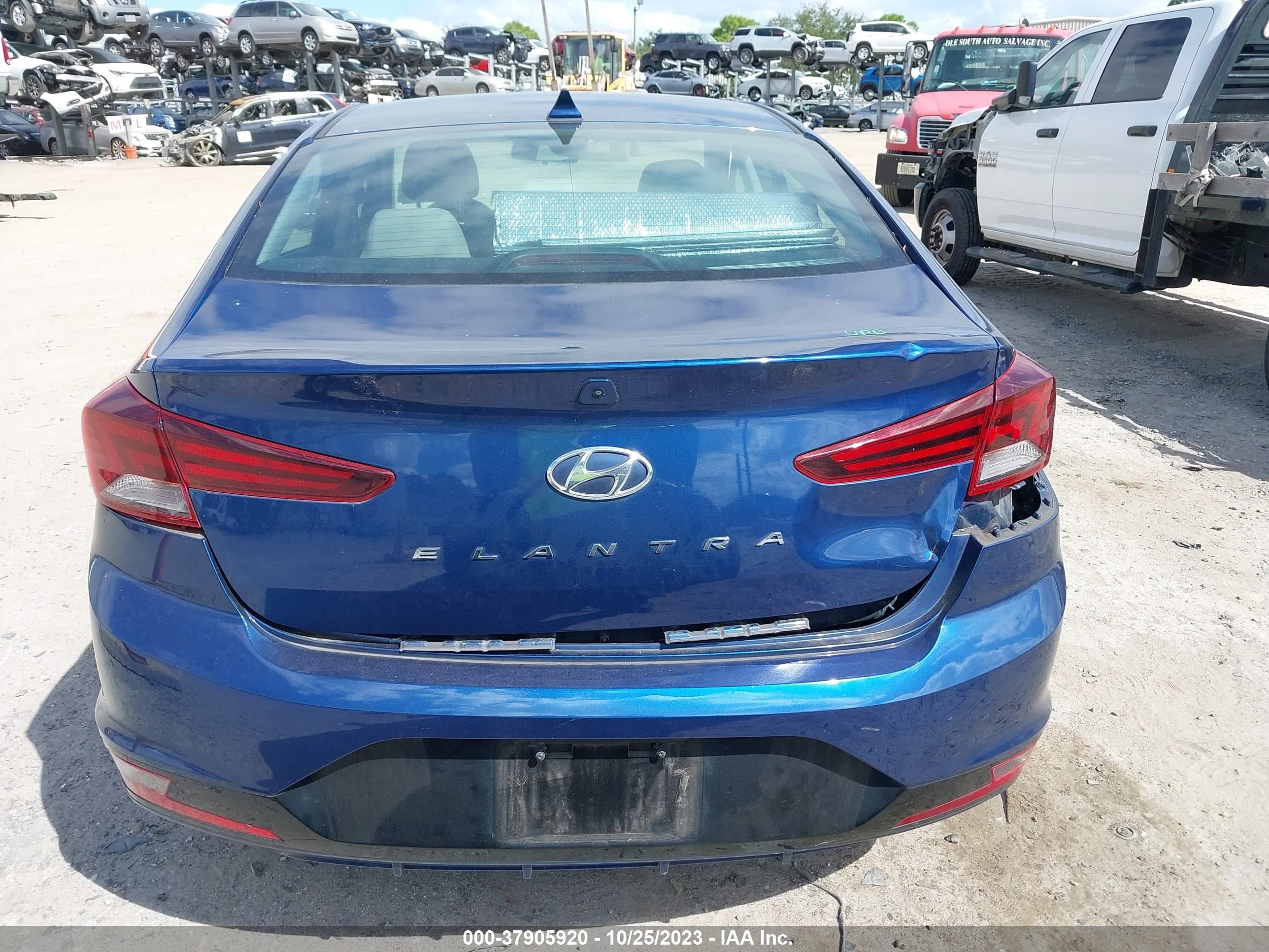 Photo 15 VIN: 5NPD84LF9KH451273 - HYUNDAI ELANTRA 