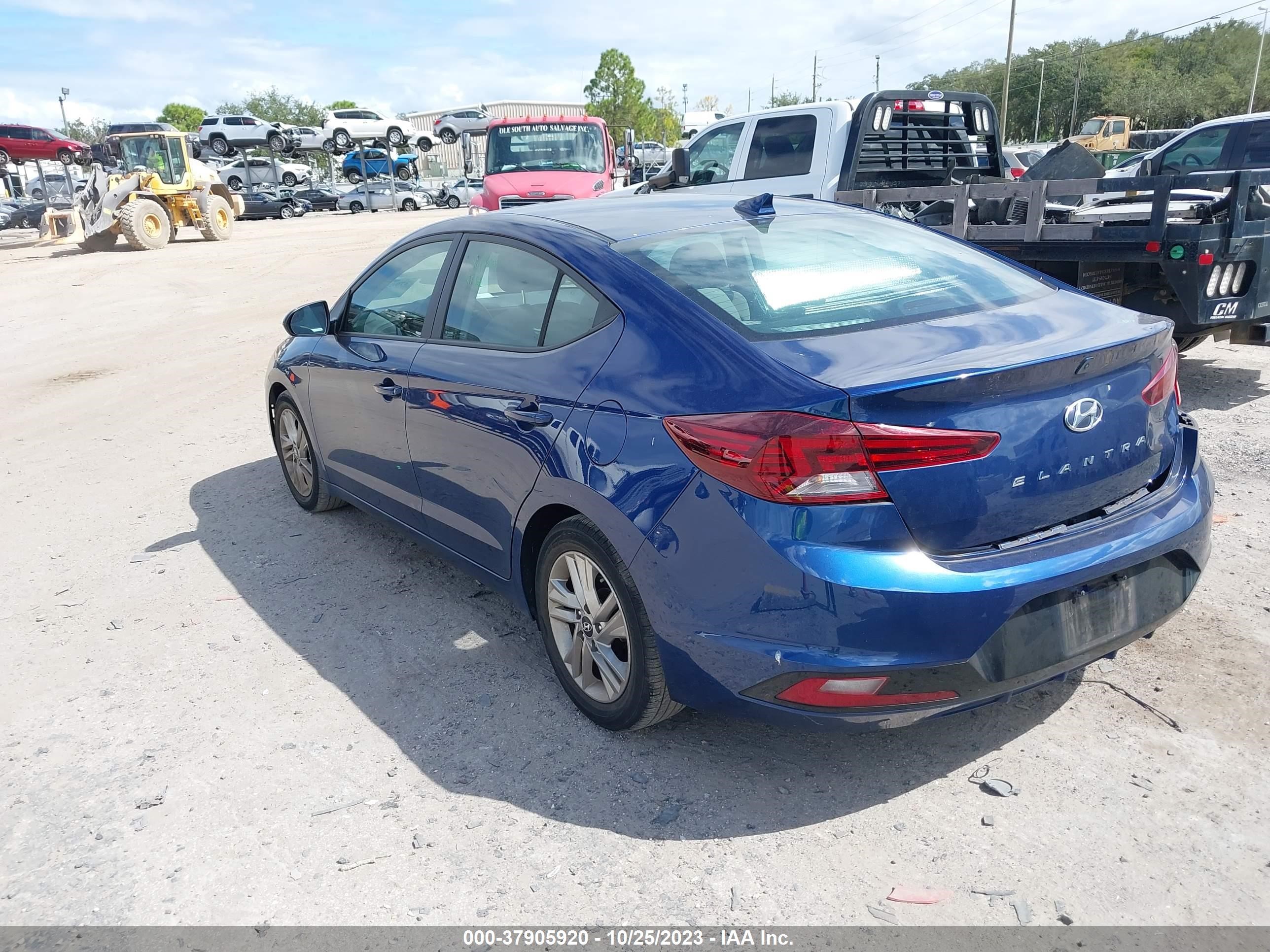 Photo 2 VIN: 5NPD84LF9KH451273 - HYUNDAI ELANTRA 