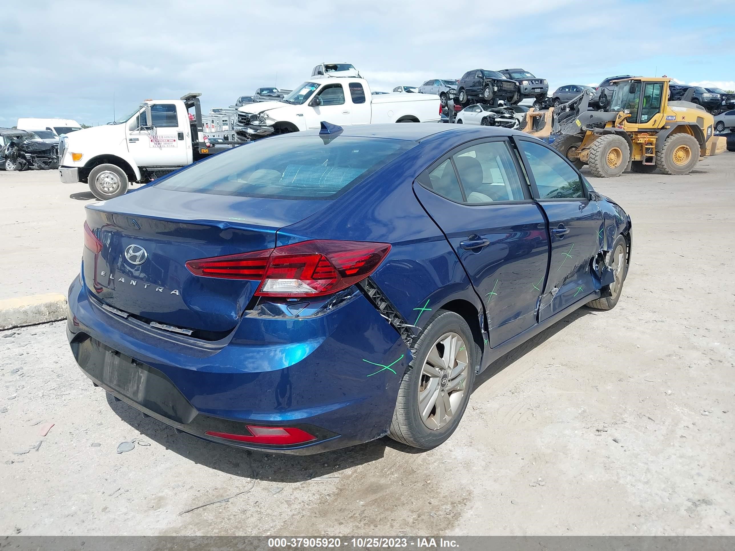 Photo 3 VIN: 5NPD84LF9KH451273 - HYUNDAI ELANTRA 