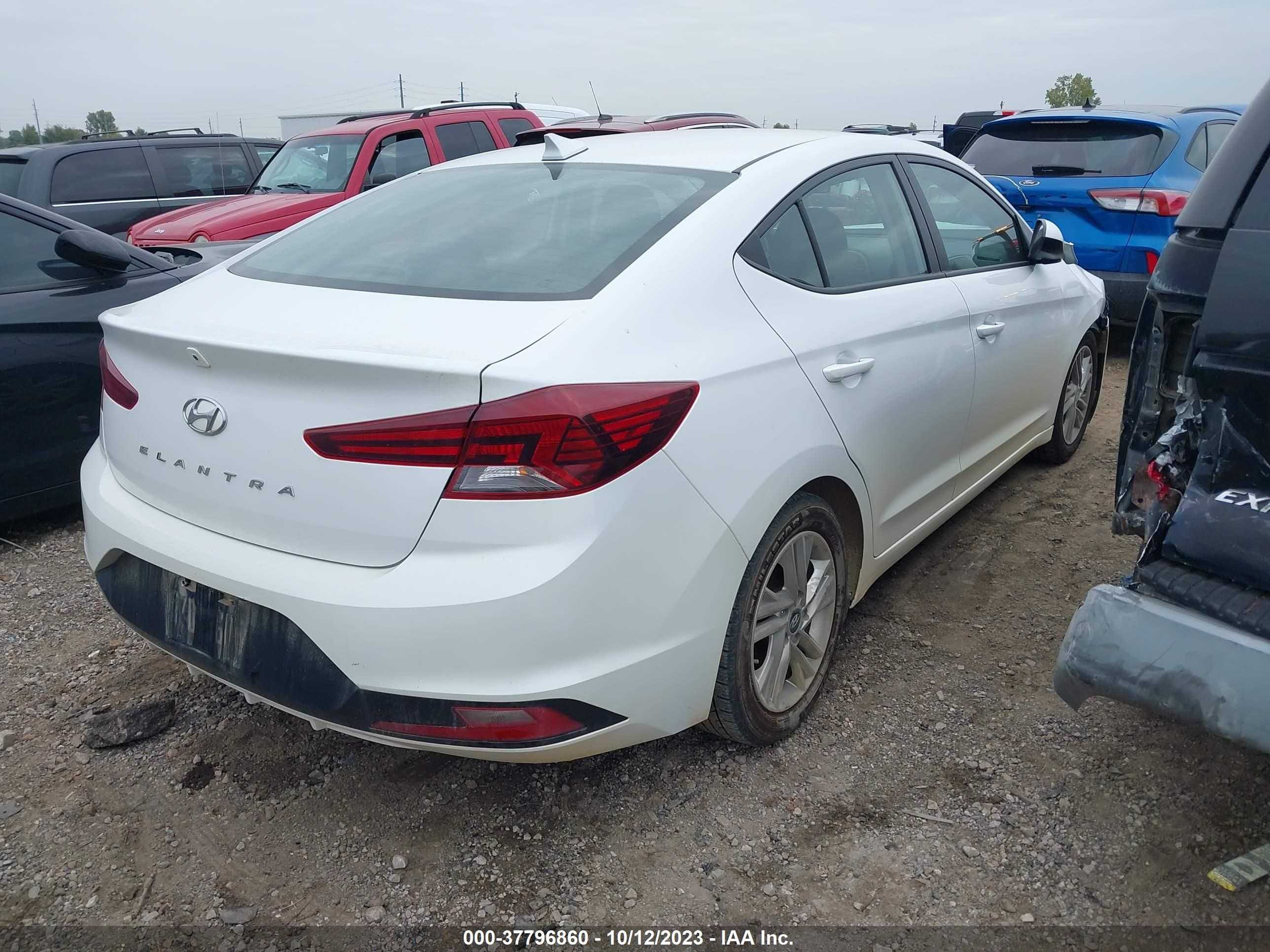 Photo 3 VIN: 5NPD84LF9KH496553 - HYUNDAI ELANTRA 