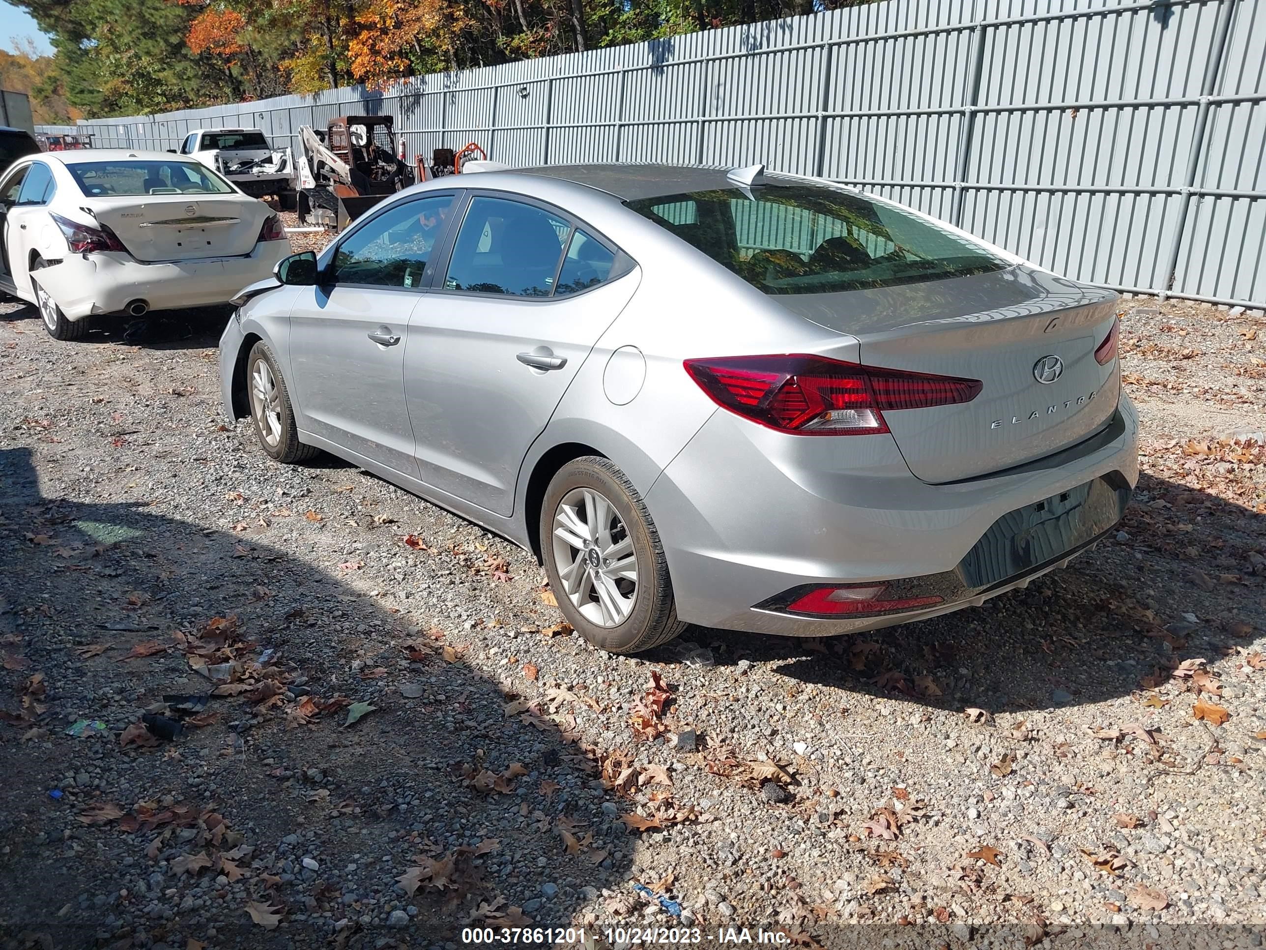 Photo 2 VIN: 5NPD84LF9LH592166 - HYUNDAI ELANTRA 