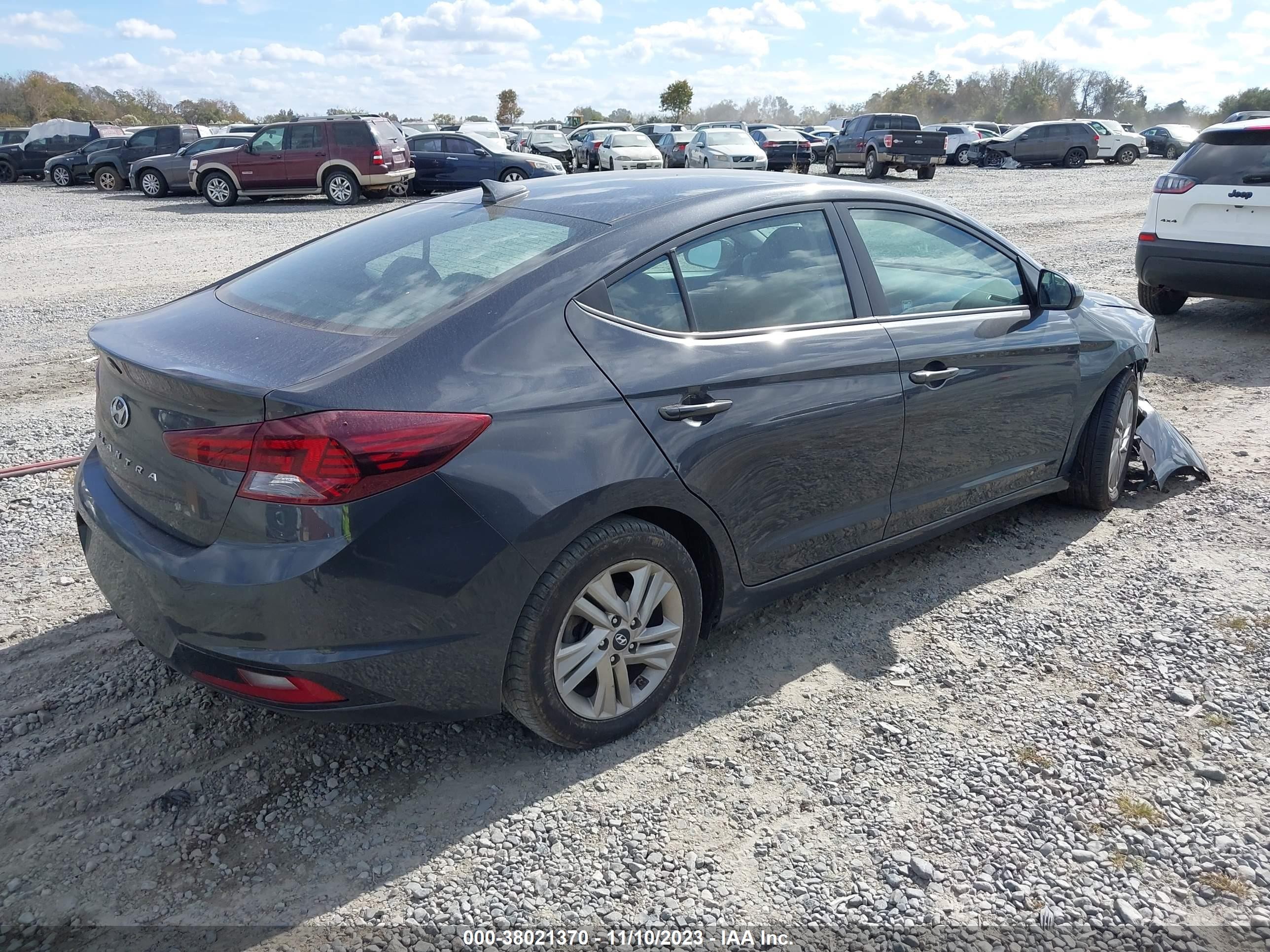 Photo 3 VIN: 5NPD84LF9LH613131 - HYUNDAI ELANTRA 