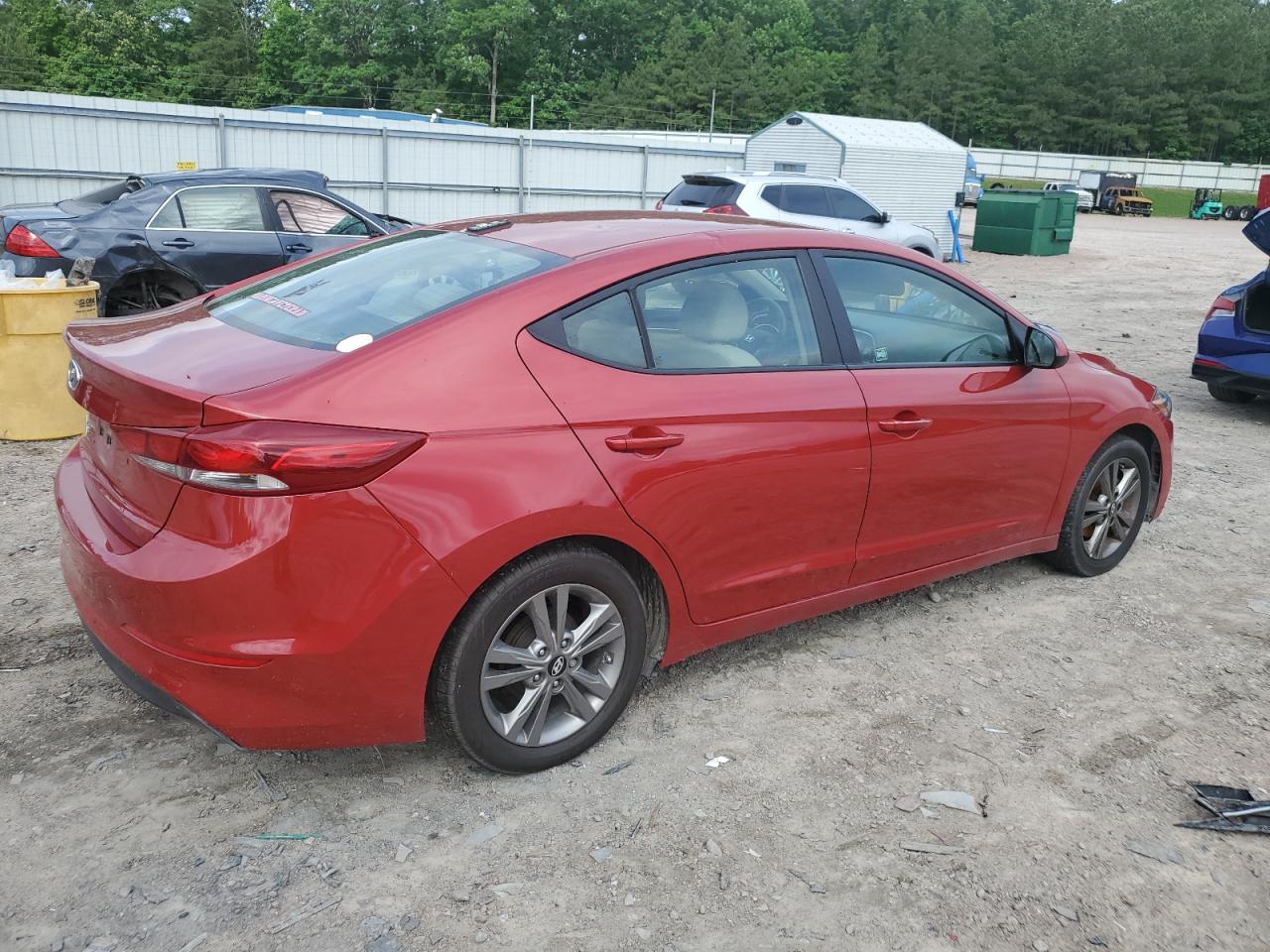 Photo 2 VIN: 5NPD84LFXHH002807 - HYUNDAI ELANTRA 