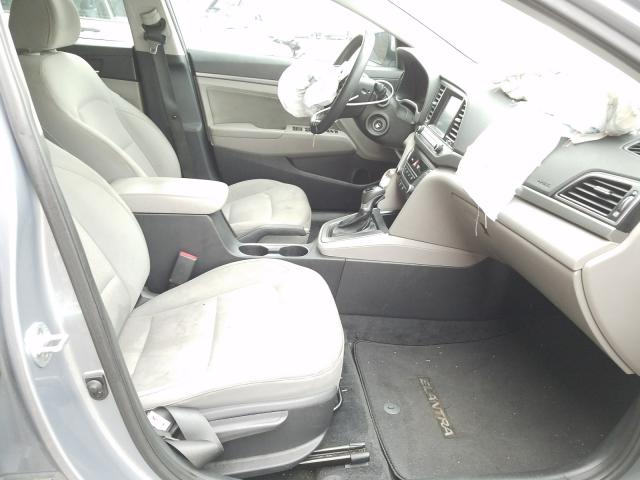 Photo 4 VIN: 5NPD84LFXHH018876 - HYUNDAI ELANTRA SE 