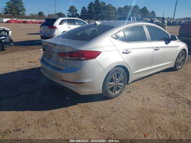 Photo 3 VIN: 5NPD84LFXHH042997 - HYUNDAI ELANTRA 