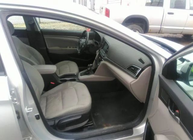 Photo 4 VIN: 5NPD84LFXHH055183 - HYUNDAI ELANTRA 