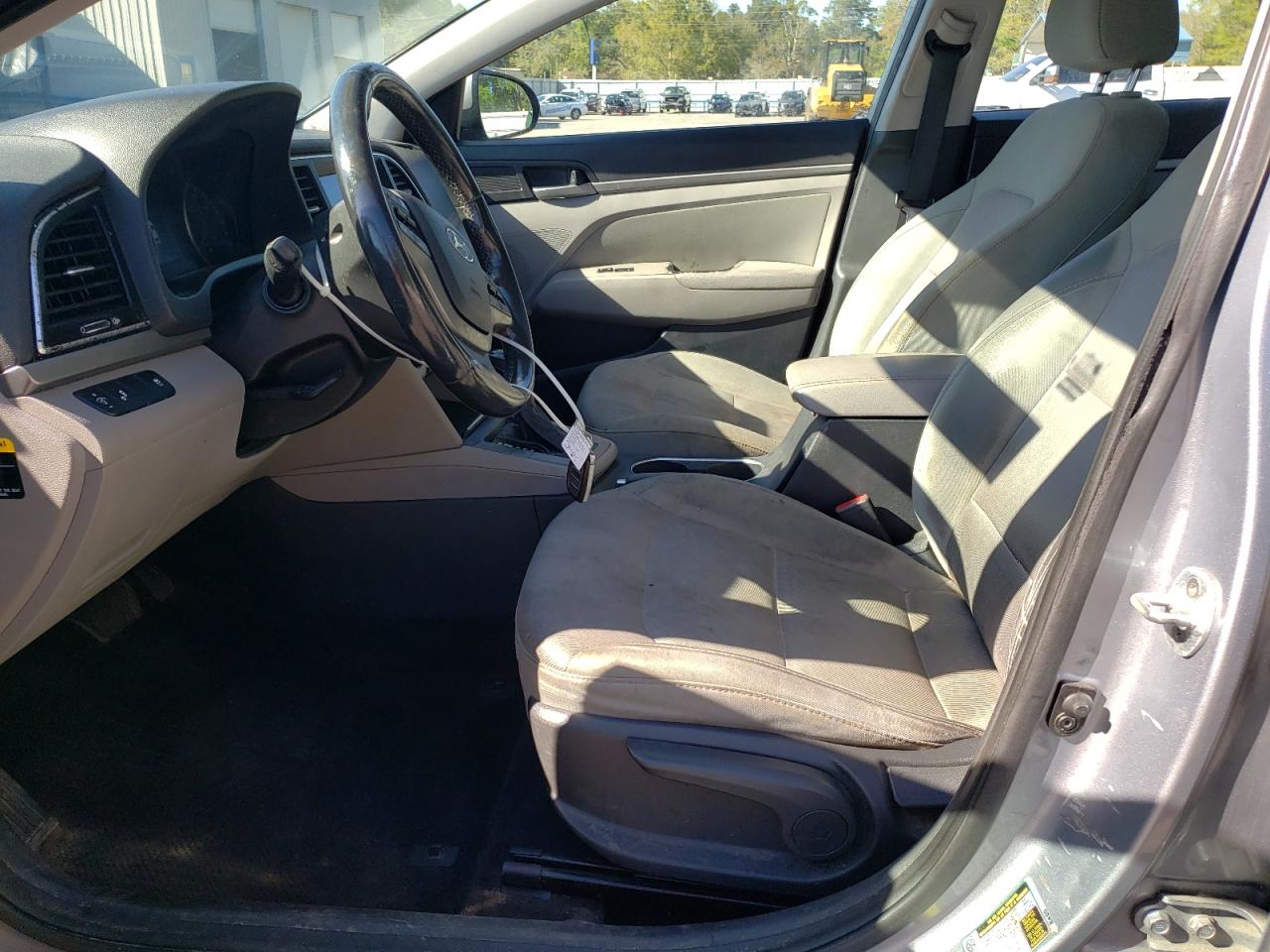 Photo 6 VIN: 5NPD84LFXHH059038 - HYUNDAI ELANTRA 