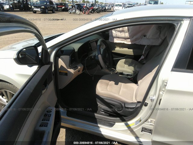 Photo 4 VIN: 5NPD84LFXHH060707 - HYUNDAI ELANTRA 