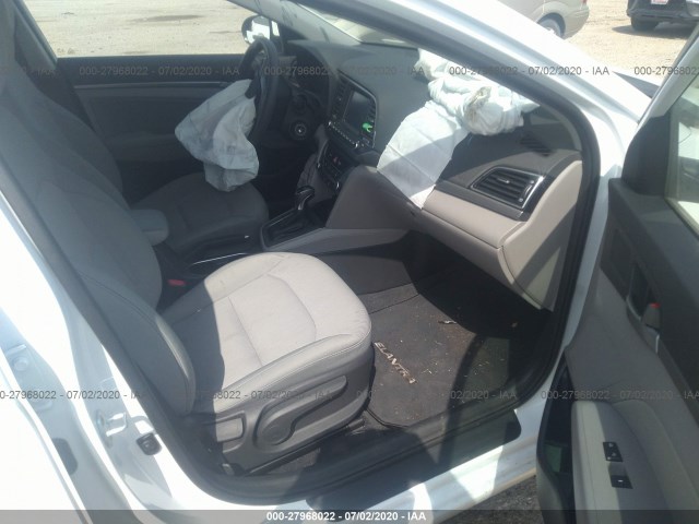 Photo 4 VIN: 5NPD84LFXHH076955 - HYUNDAI ELANTRA 