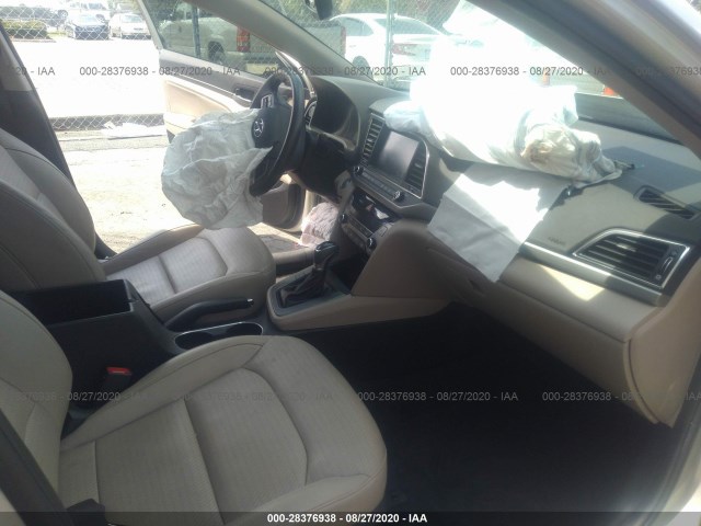 Photo 4 VIN: 5NPD84LFXHH095604 - HYUNDAI ELANTRA 