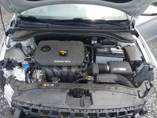 Photo 6 VIN: 5NPD84LFXHH106231 - HYUNDAI ELANTRA SE 