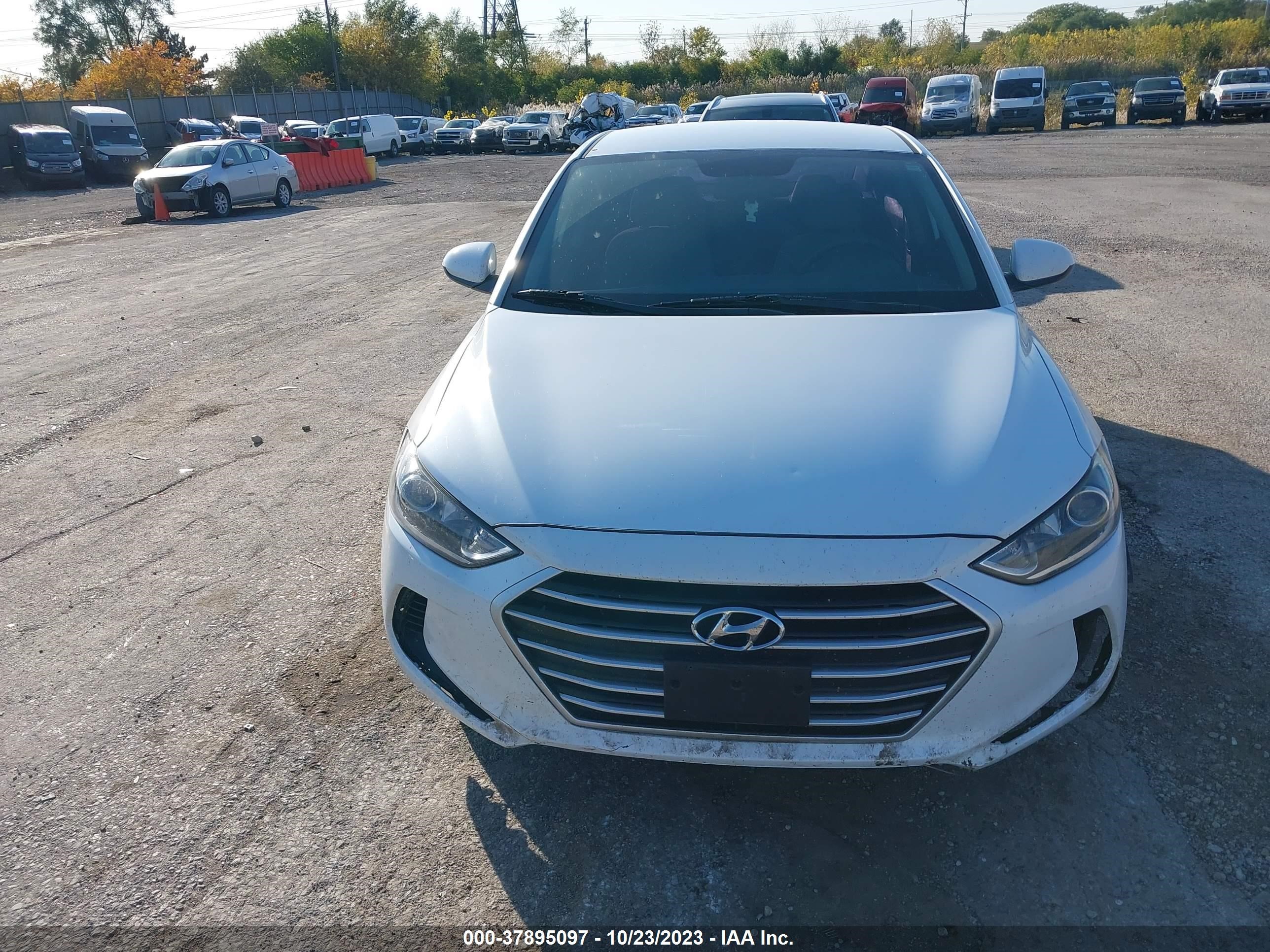 Photo 11 VIN: 5NPD84LFXHH121246 - HYUNDAI ELANTRA 