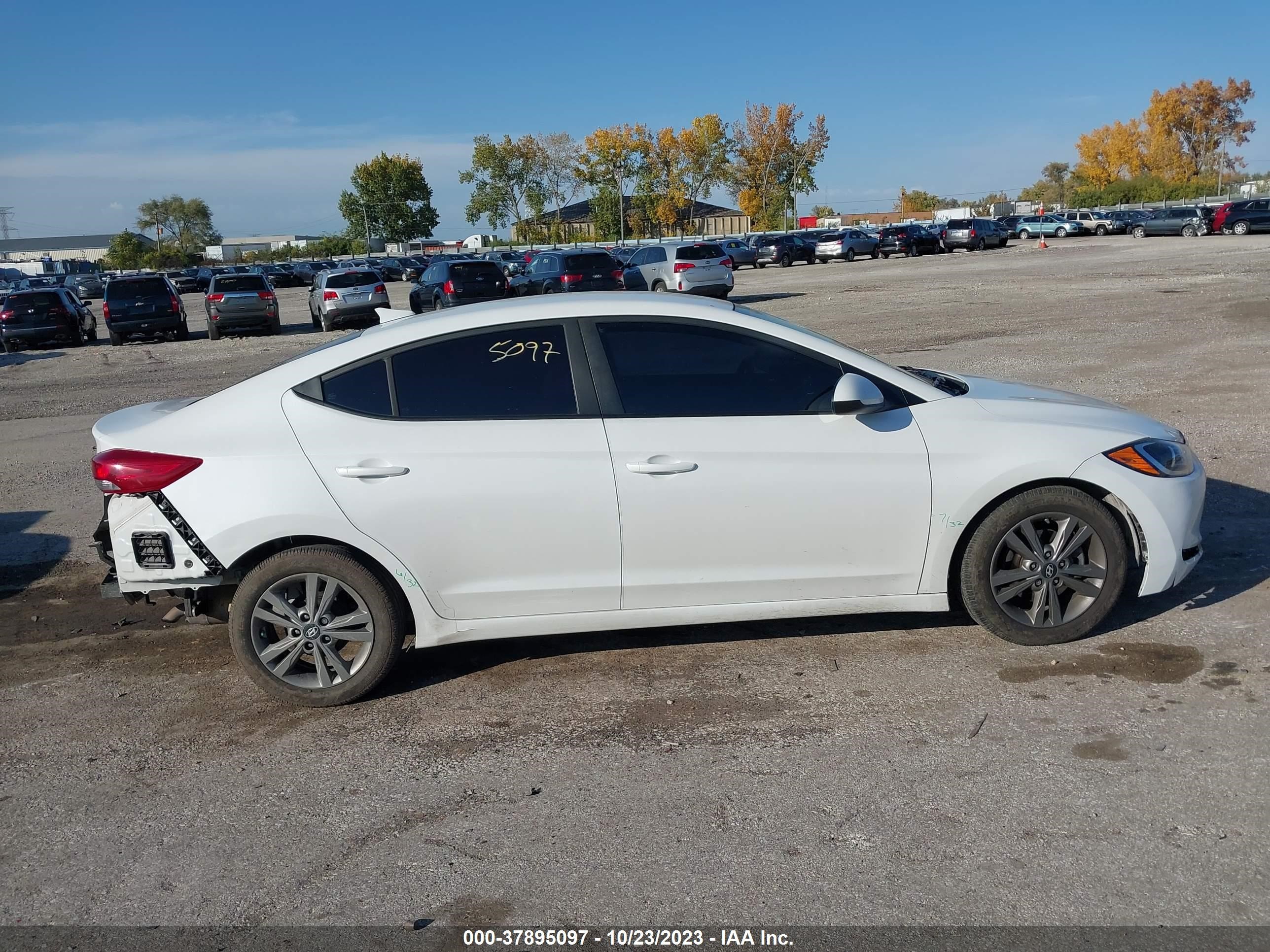 Photo 12 VIN: 5NPD84LFXHH121246 - HYUNDAI ELANTRA 