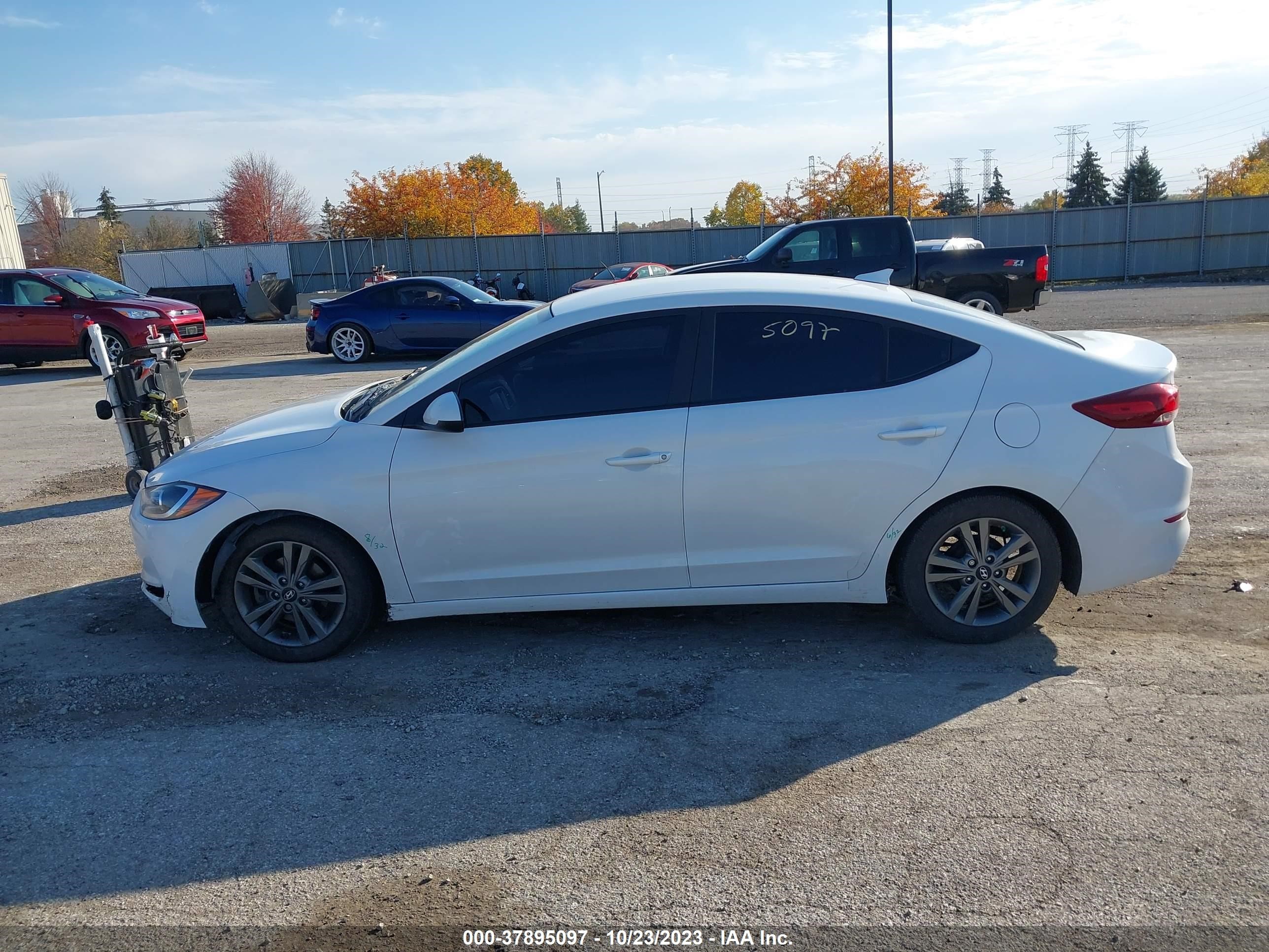 Photo 13 VIN: 5NPD84LFXHH121246 - HYUNDAI ELANTRA 