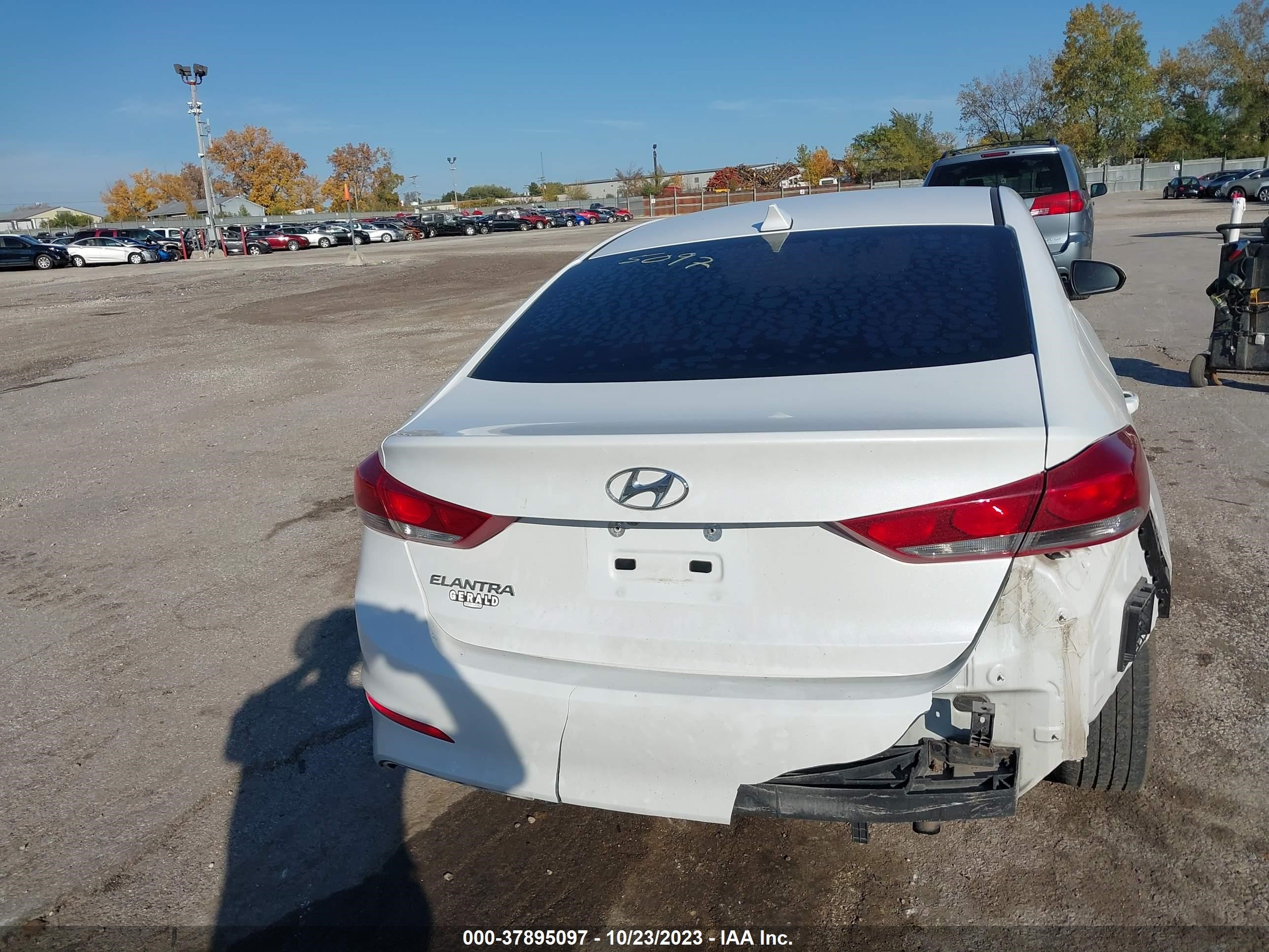 Photo 15 VIN: 5NPD84LFXHH121246 - HYUNDAI ELANTRA 