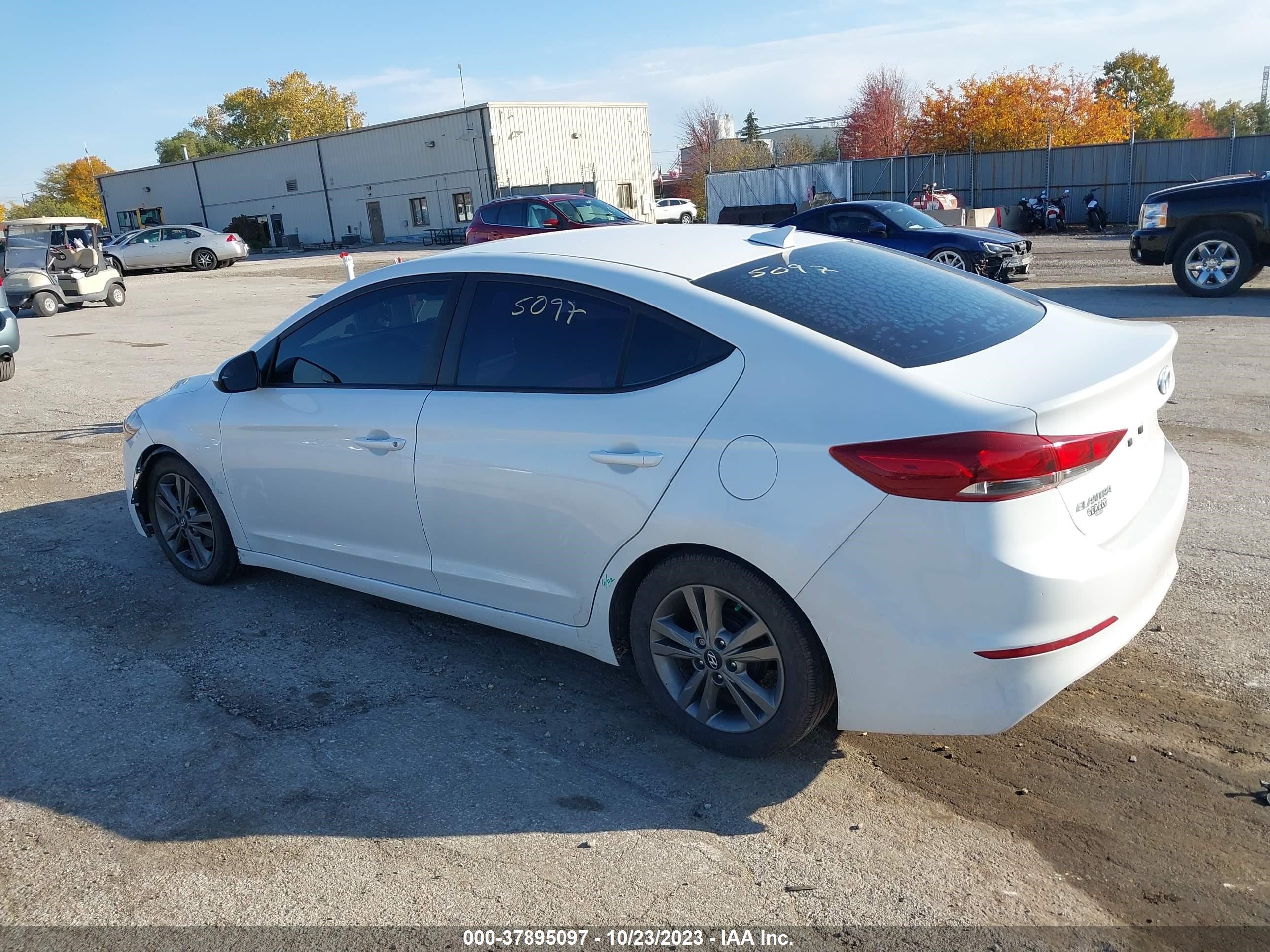 Photo 2 VIN: 5NPD84LFXHH121246 - HYUNDAI ELANTRA 