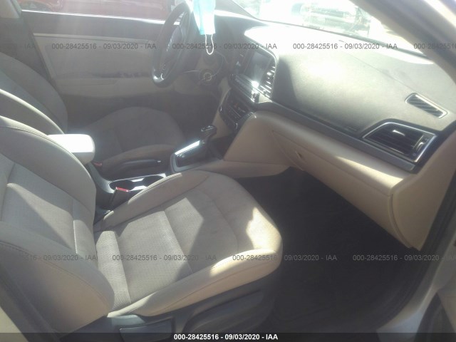 Photo 4 VIN: 5NPD84LFXHH122784 - HYUNDAI ELANTRA 