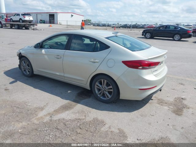 Photo 2 VIN: 5NPD84LFXHH134479 - HYUNDAI ELANTRA 