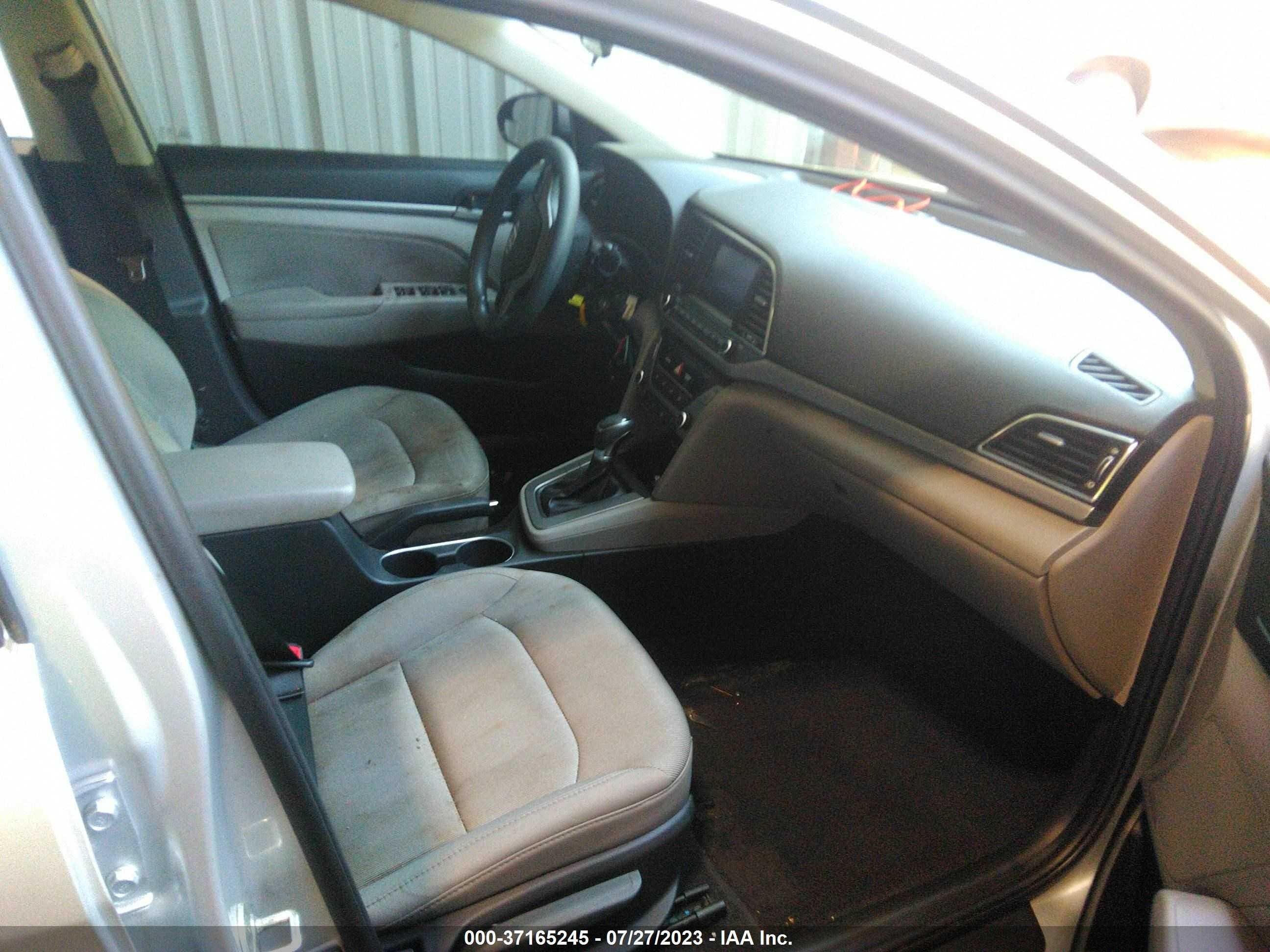 Photo 4 VIN: 5NPD84LFXHH157048 - HYUNDAI ELANTRA 