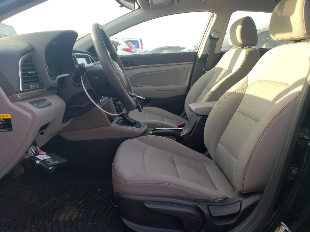 Photo 6 VIN: 5NPD84LFXHH179812 - HYUNDAI ELANTRA 