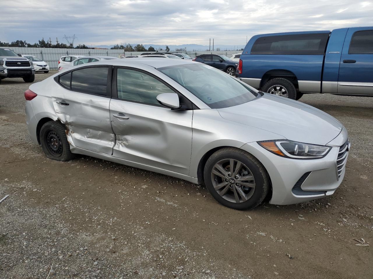 Photo 3 VIN: 5NPD84LFXJH214807 - HYUNDAI ELANTRA 