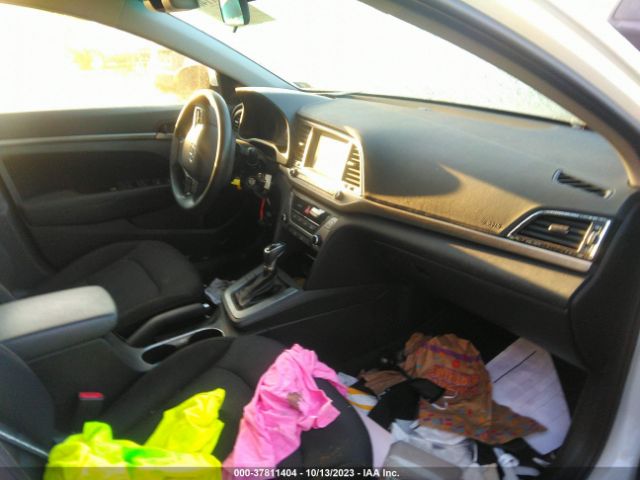 Photo 4 VIN: 5NPD84LFXJH223443 - HYUNDAI ELANTRA 