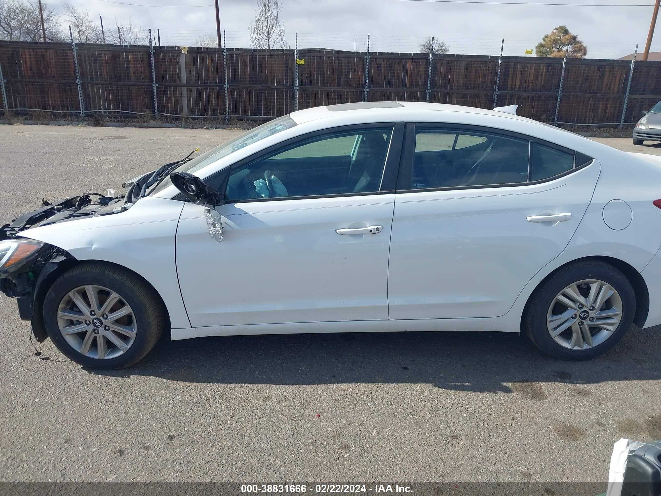 Photo 14 VIN: 5NPD84LFXJH226228 - HYUNDAI ELANTRA 