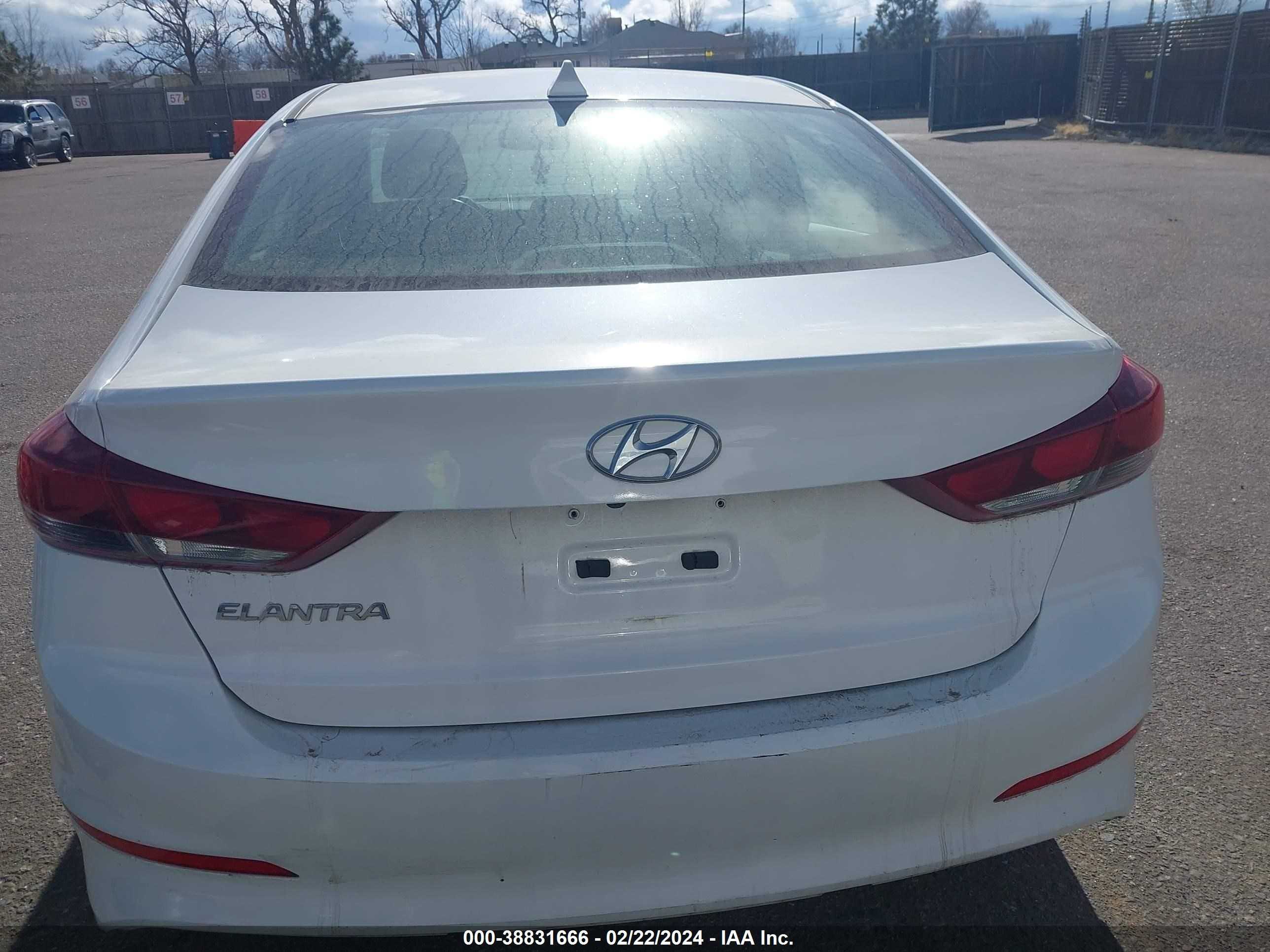 Photo 16 VIN: 5NPD84LFXJH226228 - HYUNDAI ELANTRA 