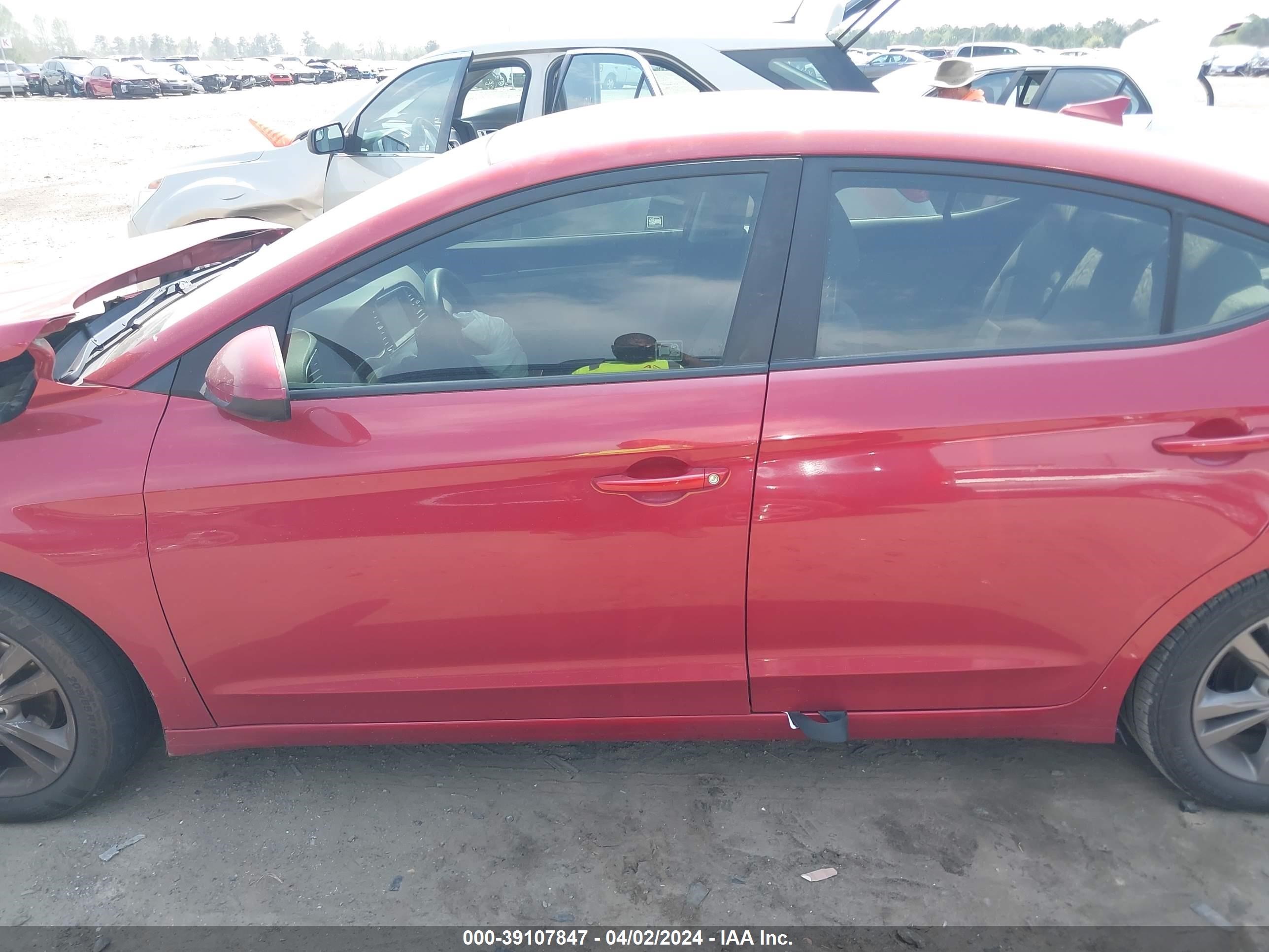 Photo 12 VIN: 5NPD84LFXJH253655 - HYUNDAI ELANTRA 