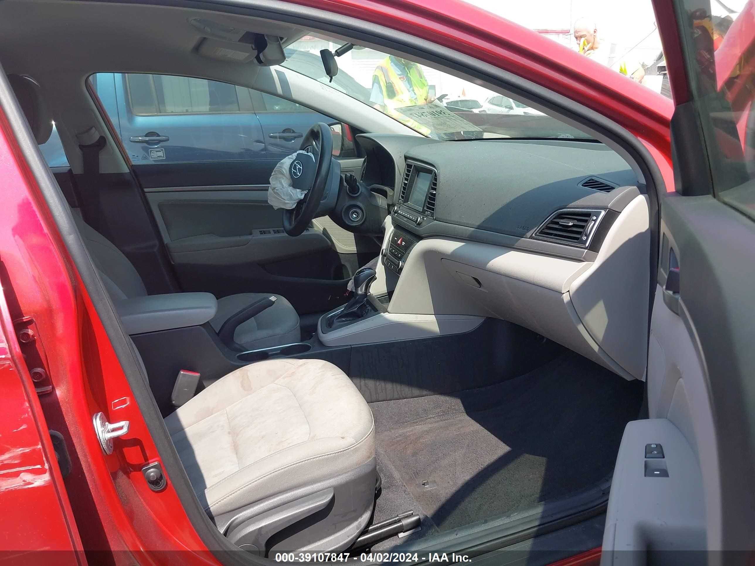 Photo 4 VIN: 5NPD84LFXJH253655 - HYUNDAI ELANTRA 