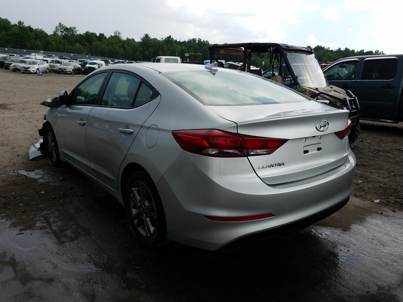 Photo 2 VIN: 5NPD84LFXJH255681 - HYUNDAI ELANTRA SE 