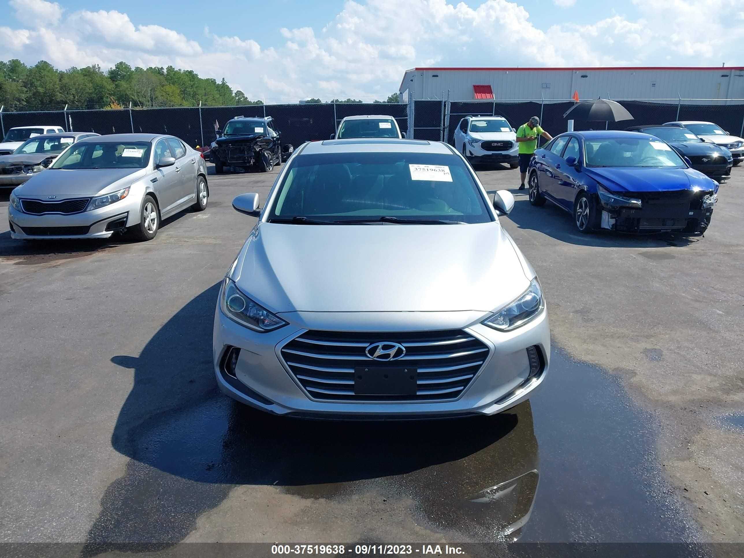 Photo 11 VIN: 5NPD84LFXJH276160 - HYUNDAI ELANTRA 