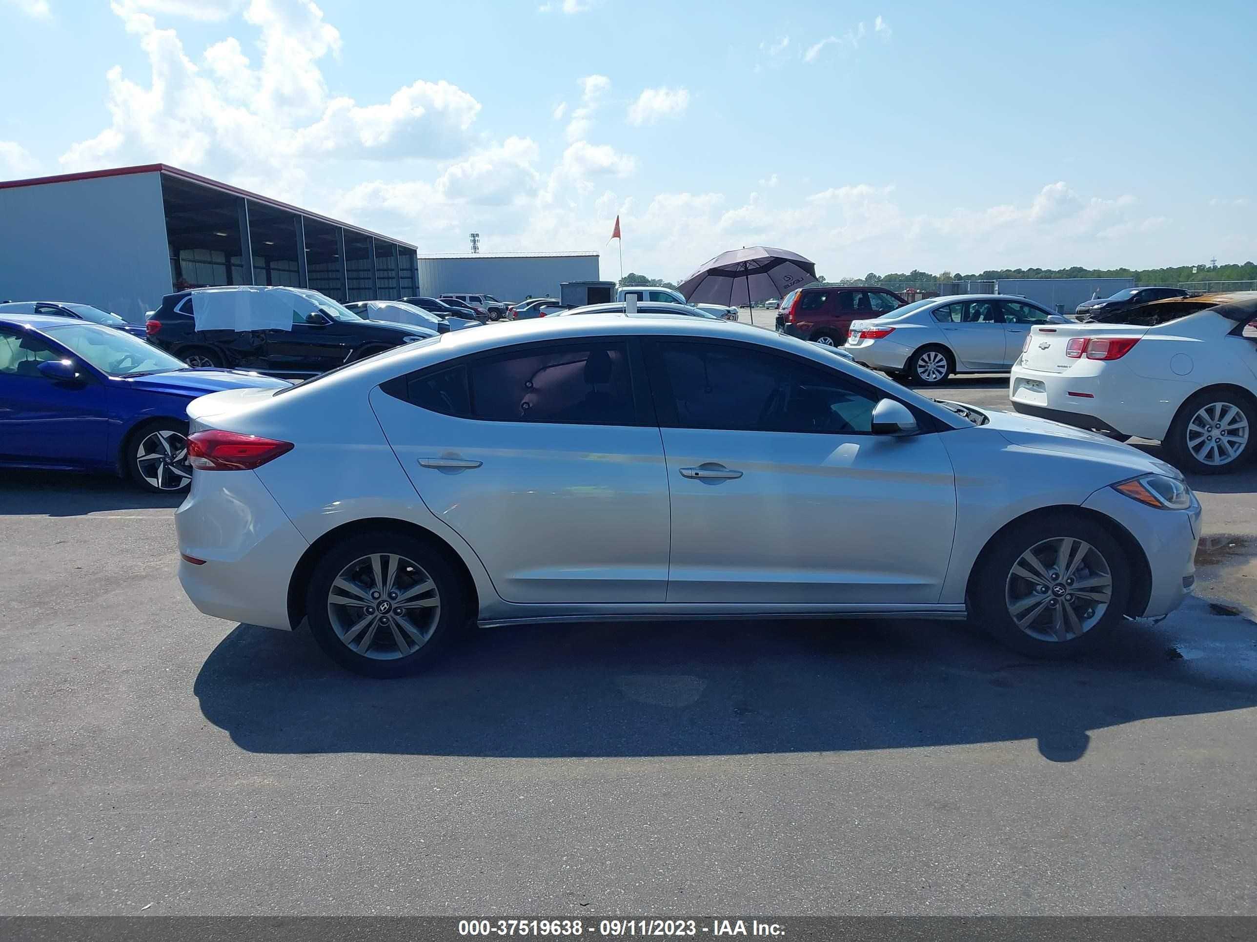 Photo 12 VIN: 5NPD84LFXJH276160 - HYUNDAI ELANTRA 