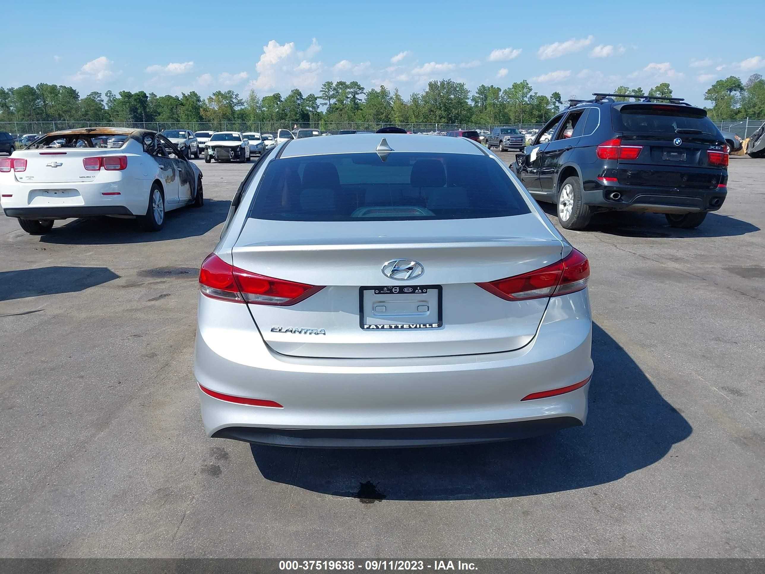 Photo 15 VIN: 5NPD84LFXJH276160 - HYUNDAI ELANTRA 