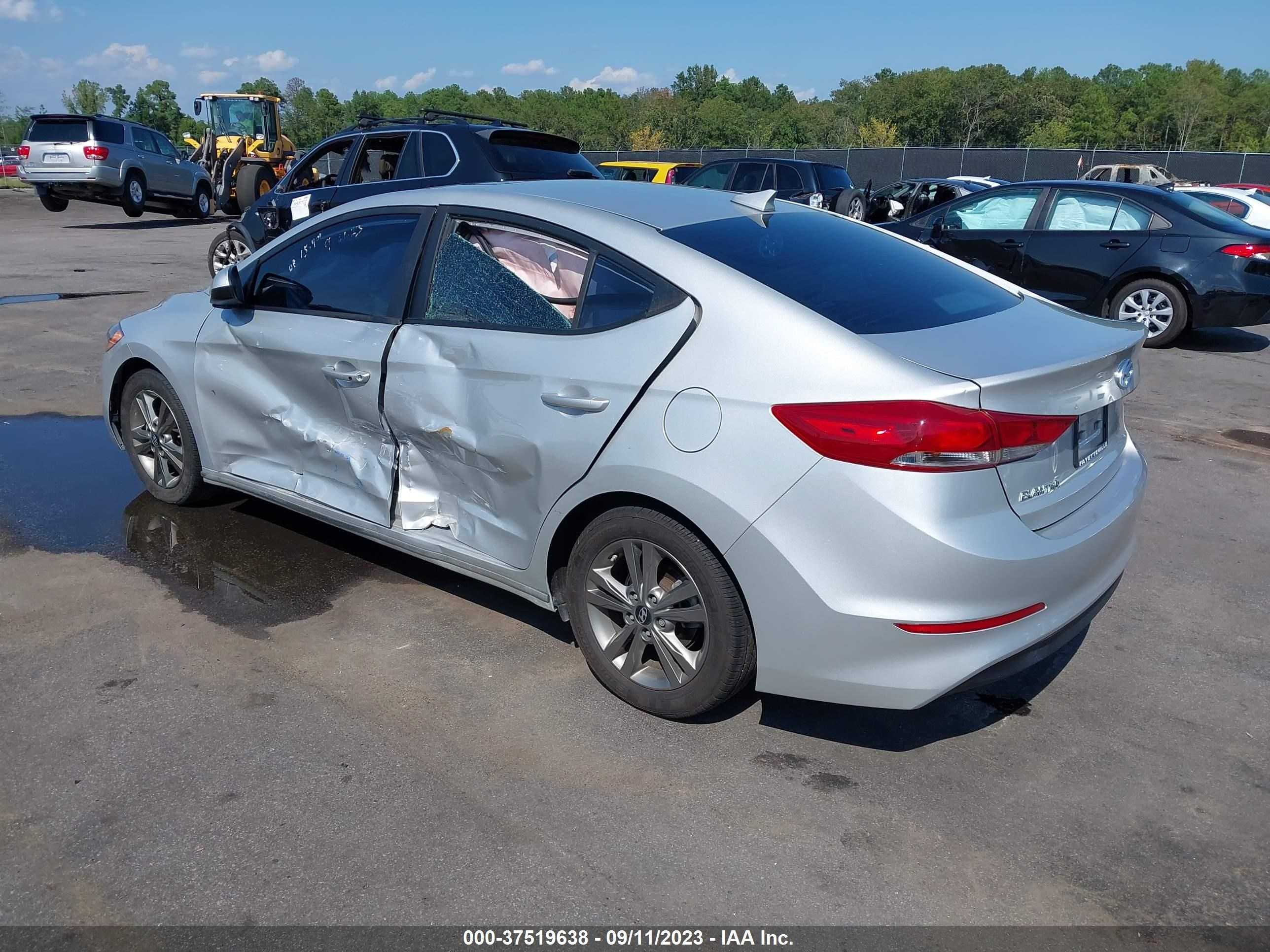 Photo 2 VIN: 5NPD84LFXJH276160 - HYUNDAI ELANTRA 