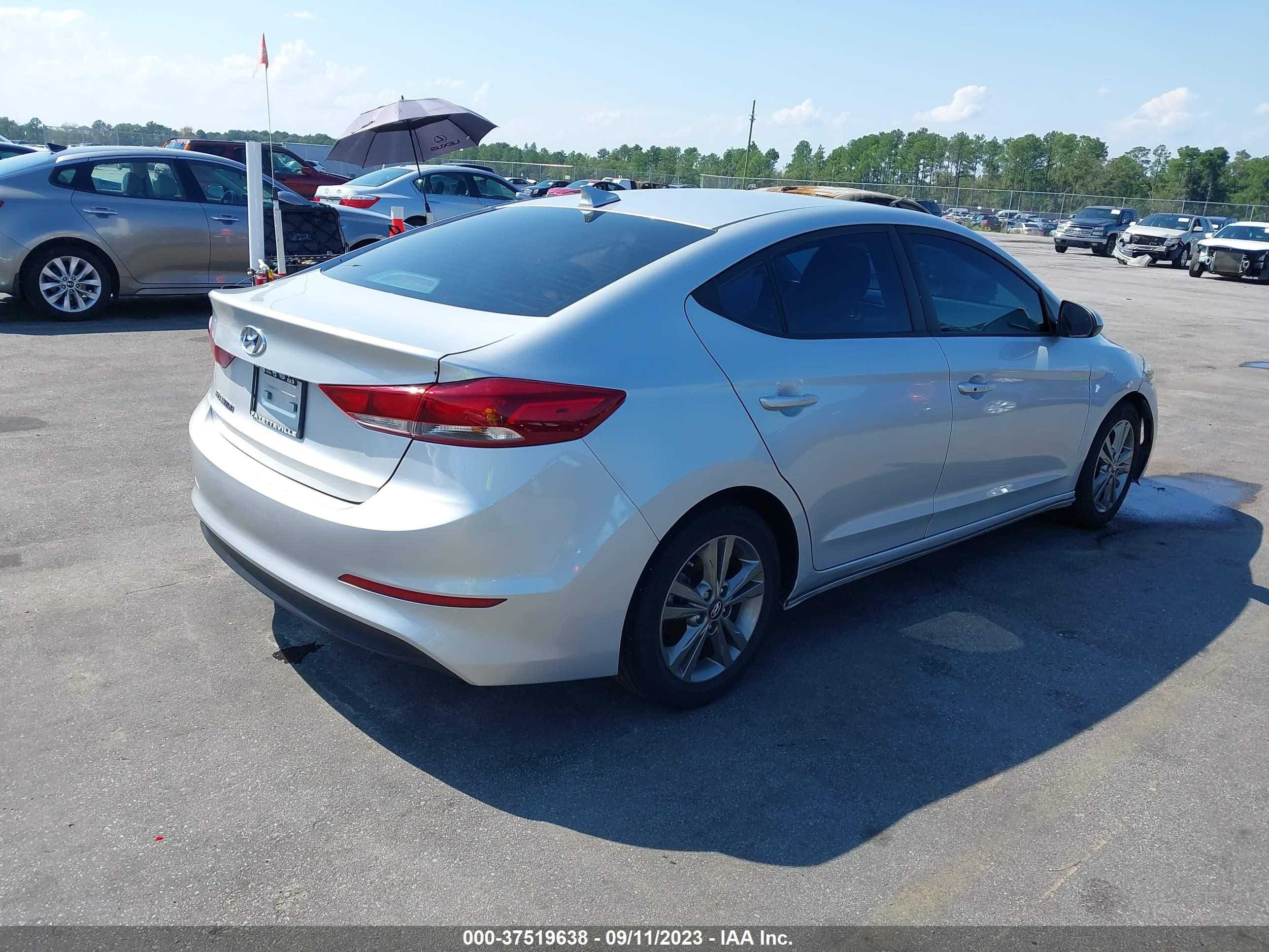 Photo 3 VIN: 5NPD84LFXJH276160 - HYUNDAI ELANTRA 