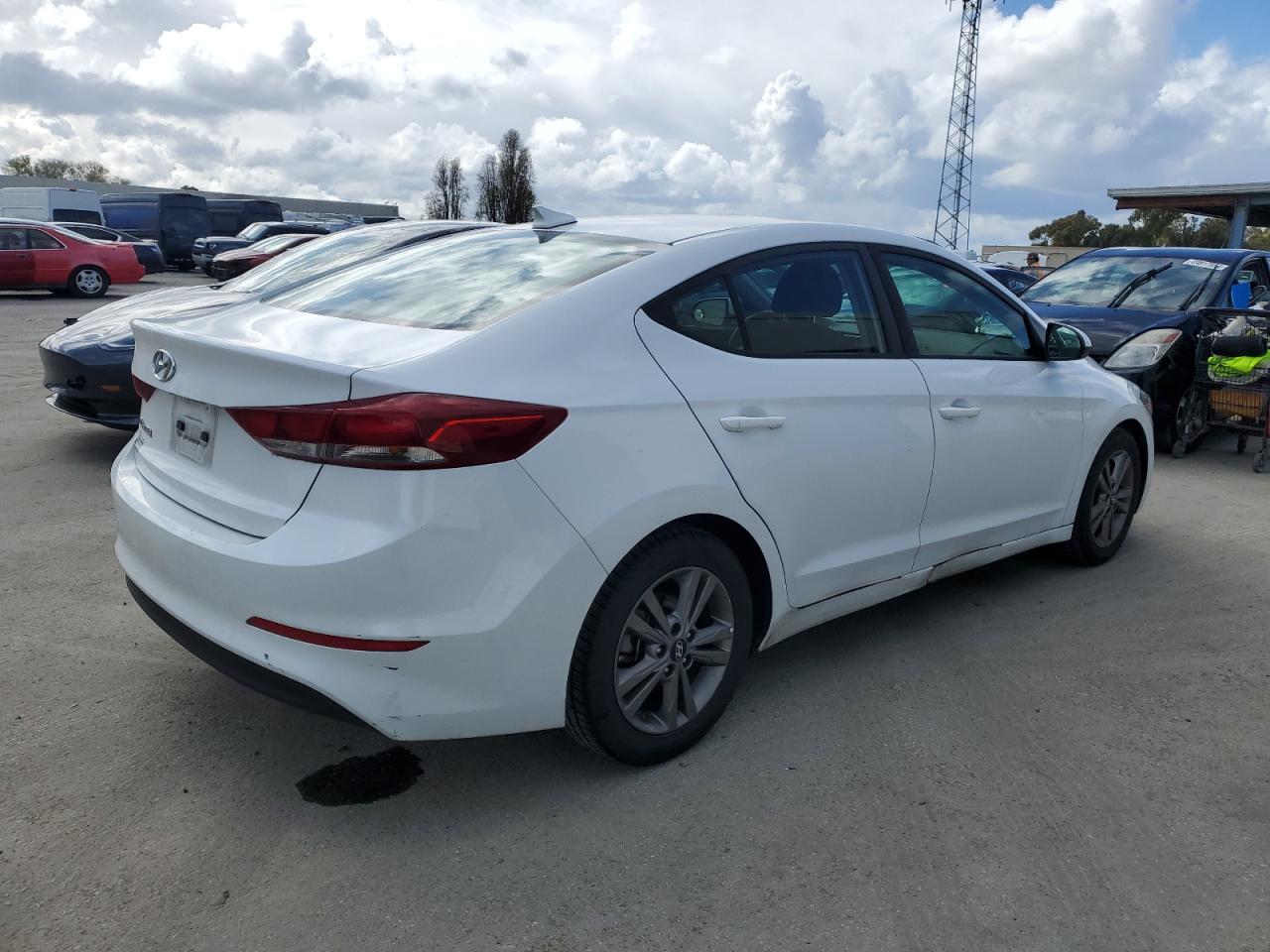 Photo 2 VIN: 5NPD84LFXJH281794 - HYUNDAI ELANTRA 