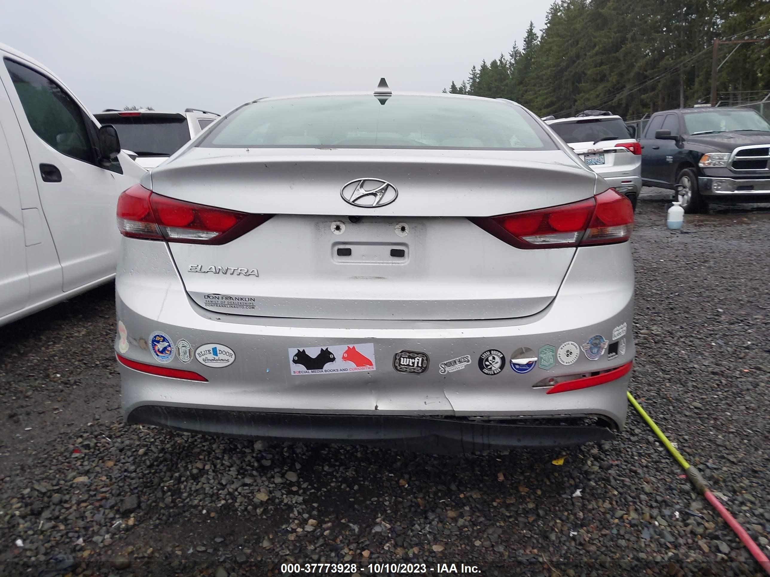 Photo 14 VIN: 5NPD84LFXJH295646 - HYUNDAI ELANTRA 