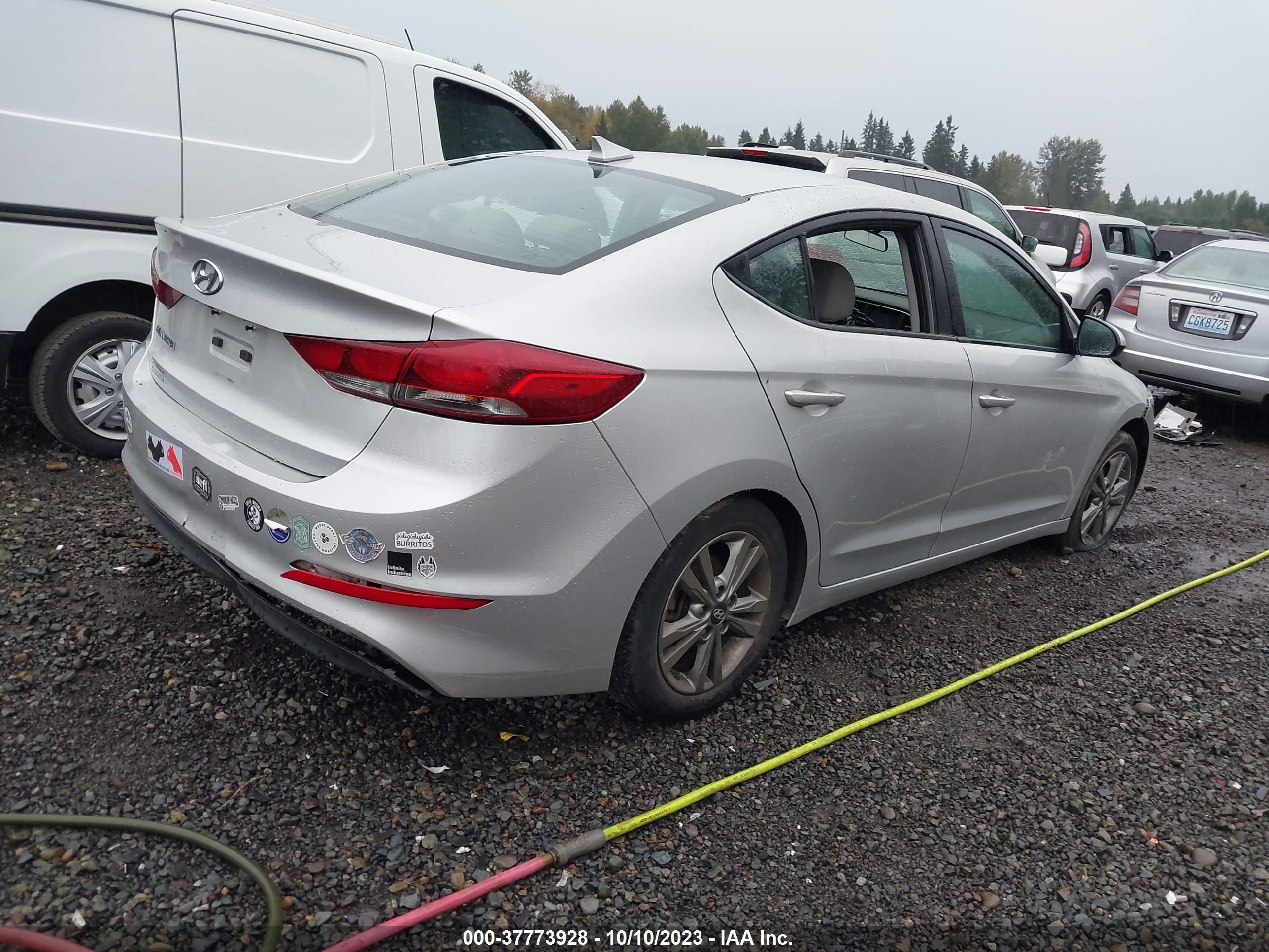 Photo 3 VIN: 5NPD84LFXJH295646 - HYUNDAI ELANTRA 