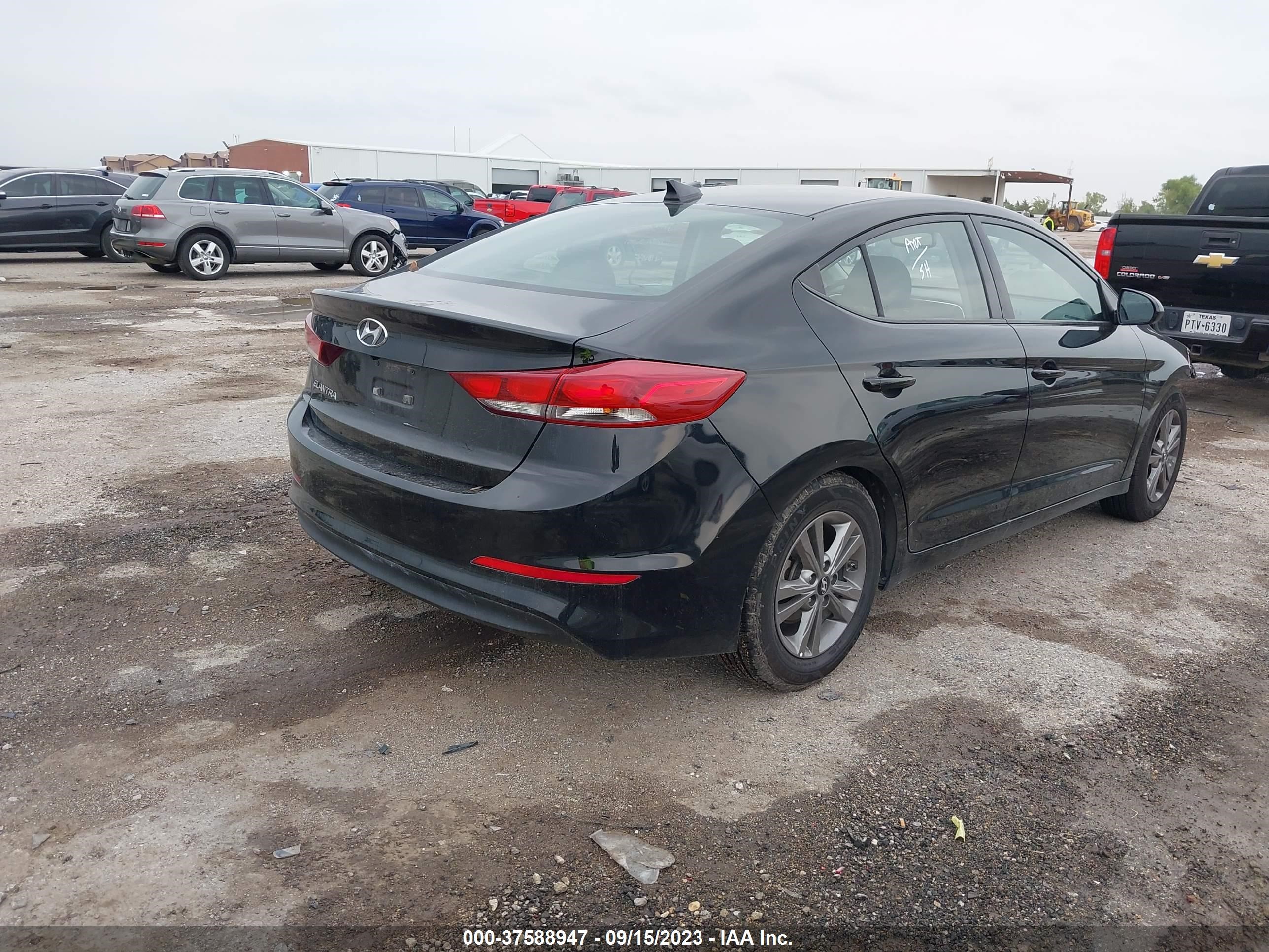 Photo 3 VIN: 5NPD84LFXJH346899 - HYUNDAI ELANTRA 