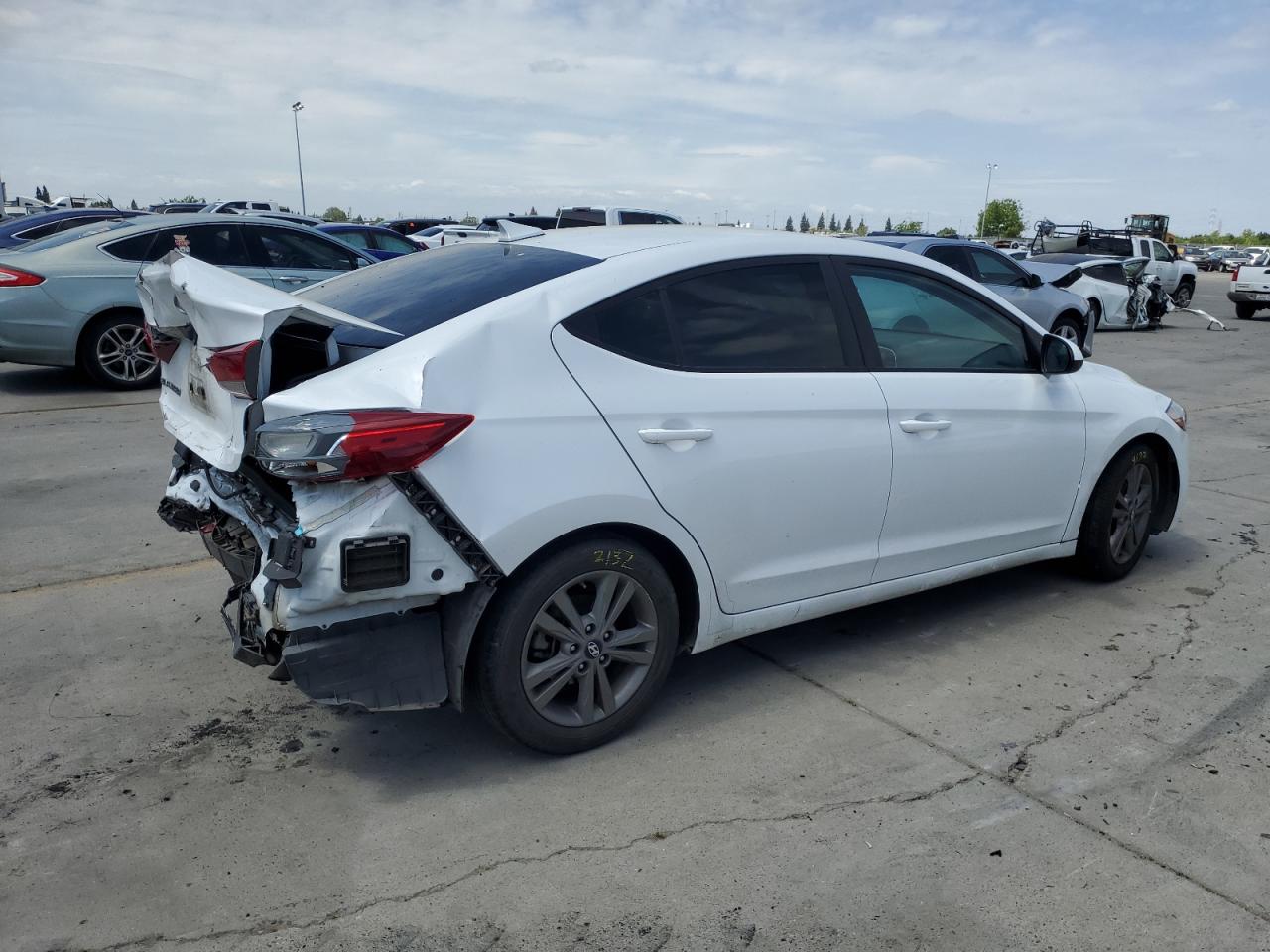 Photo 2 VIN: 5NPD84LFXJH348460 - HYUNDAI ELANTRA 