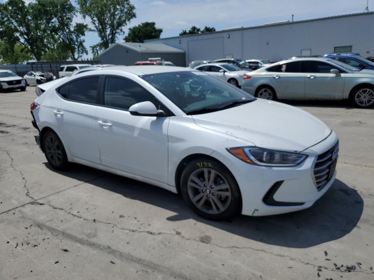 Photo 3 VIN: 5NPD84LFXJH348460 - HYUNDAI ELANTRA 