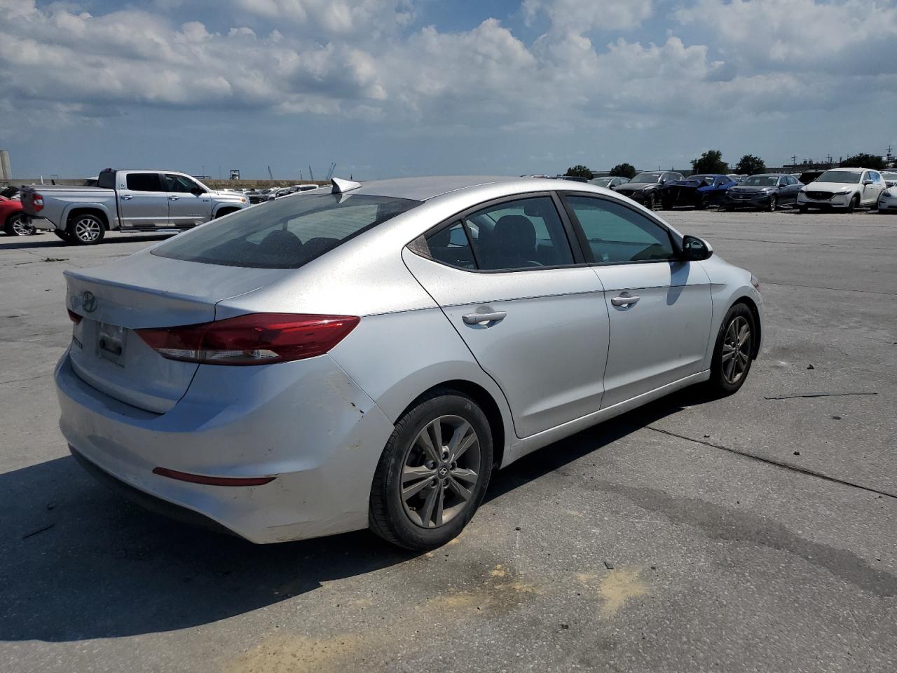 Photo 2 VIN: 5NPD84LFXJH352539 - HYUNDAI ELANTRA 