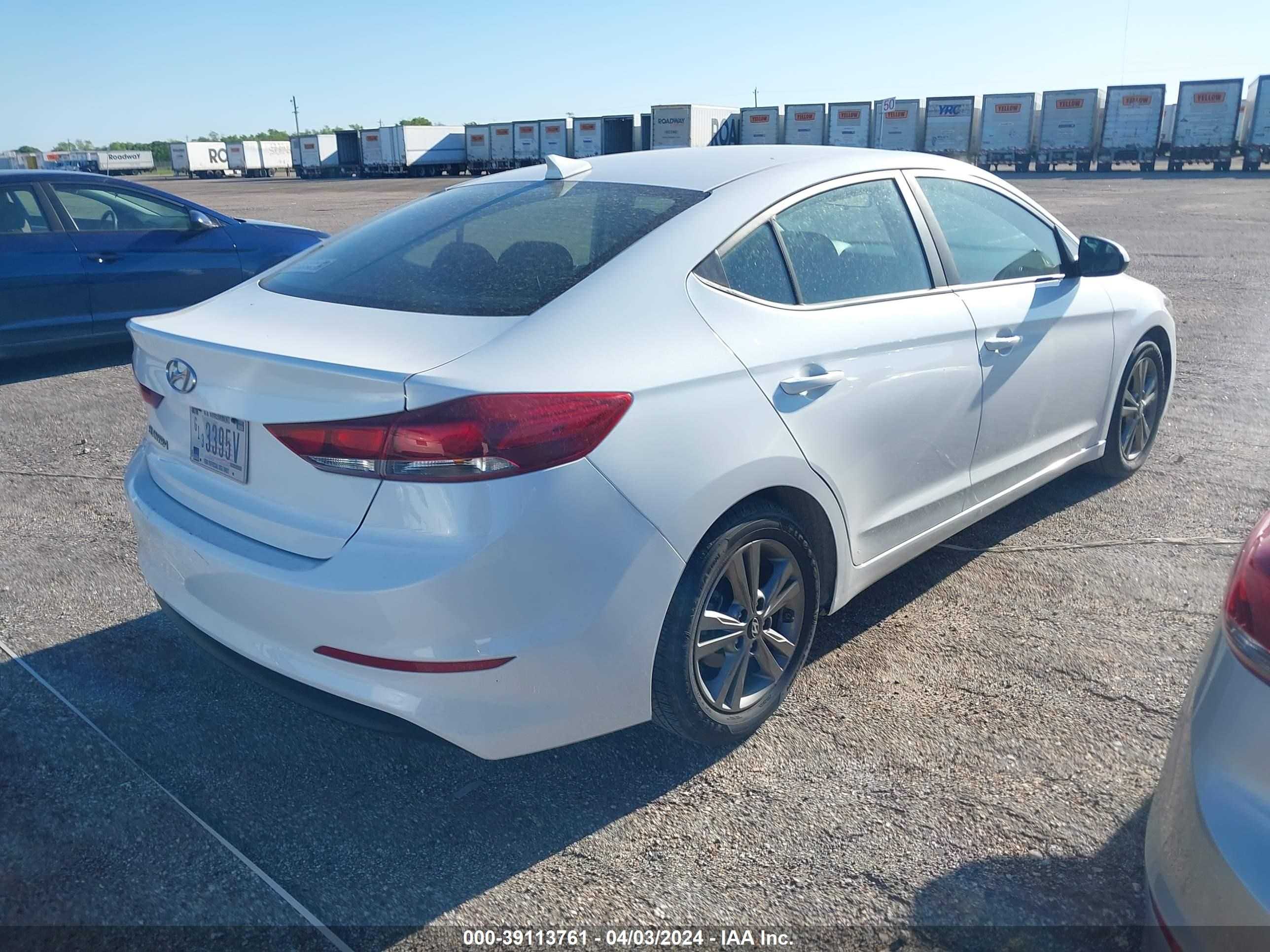 Photo 3 VIN: 5NPD84LFXJH368482 - HYUNDAI ELANTRA 