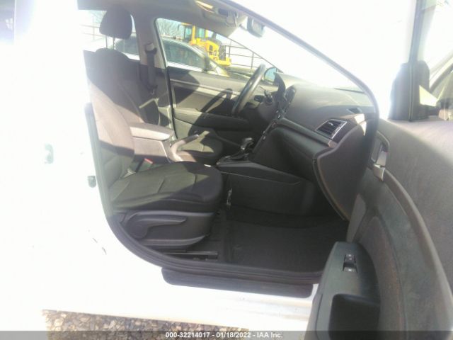 Photo 4 VIN: 5NPD84LFXJH381524 - HYUNDAI ELANTRA 